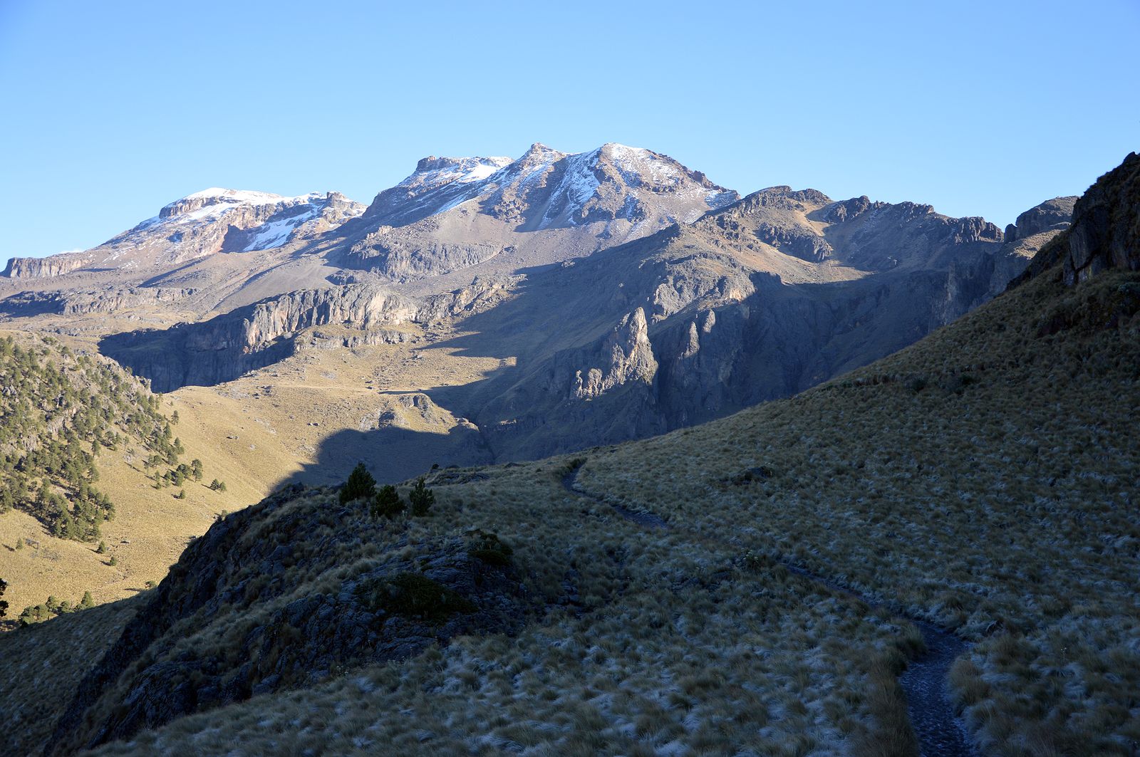 Iztaccihuatl 5220 m, nazývaná aj Spiaca žena