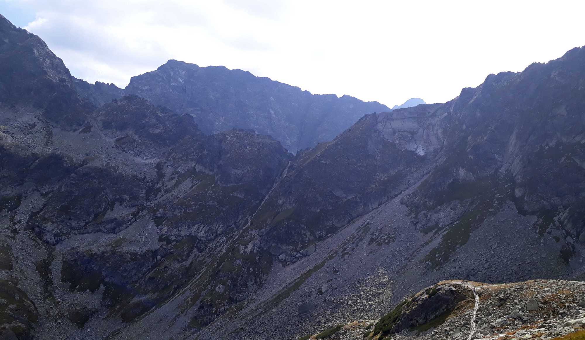 Pohľad na Chałubińského vráta zo Szpiglasového sedla