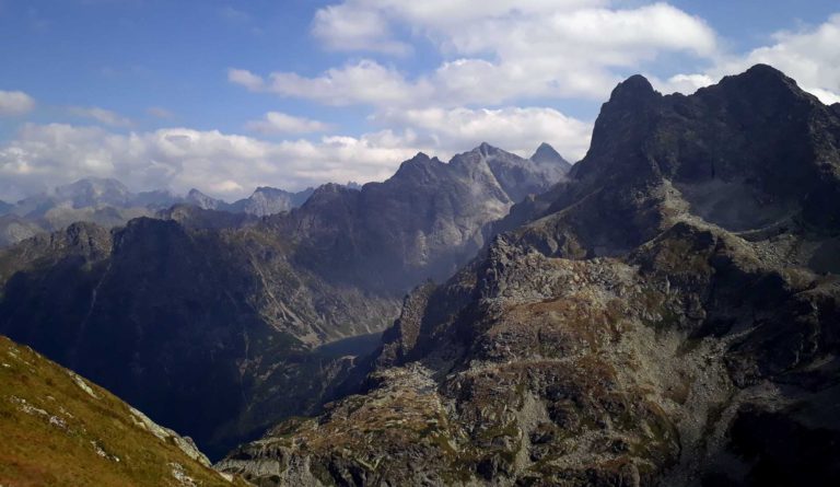 Pohľad na Czarny staw, Morskie oko, Rysy a Mnícha zo Szpiglasového sedla