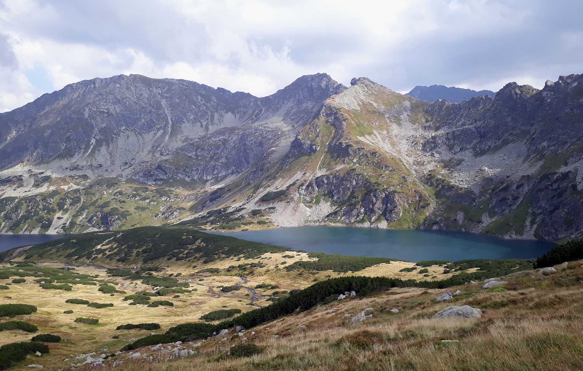 Dolina piatich poľských plies, v strede sedlo pod Hrubý štítom, z ktorého som práve zliezol