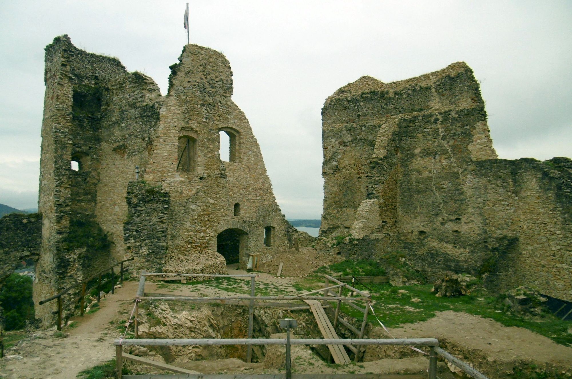 Hrad Divín 2