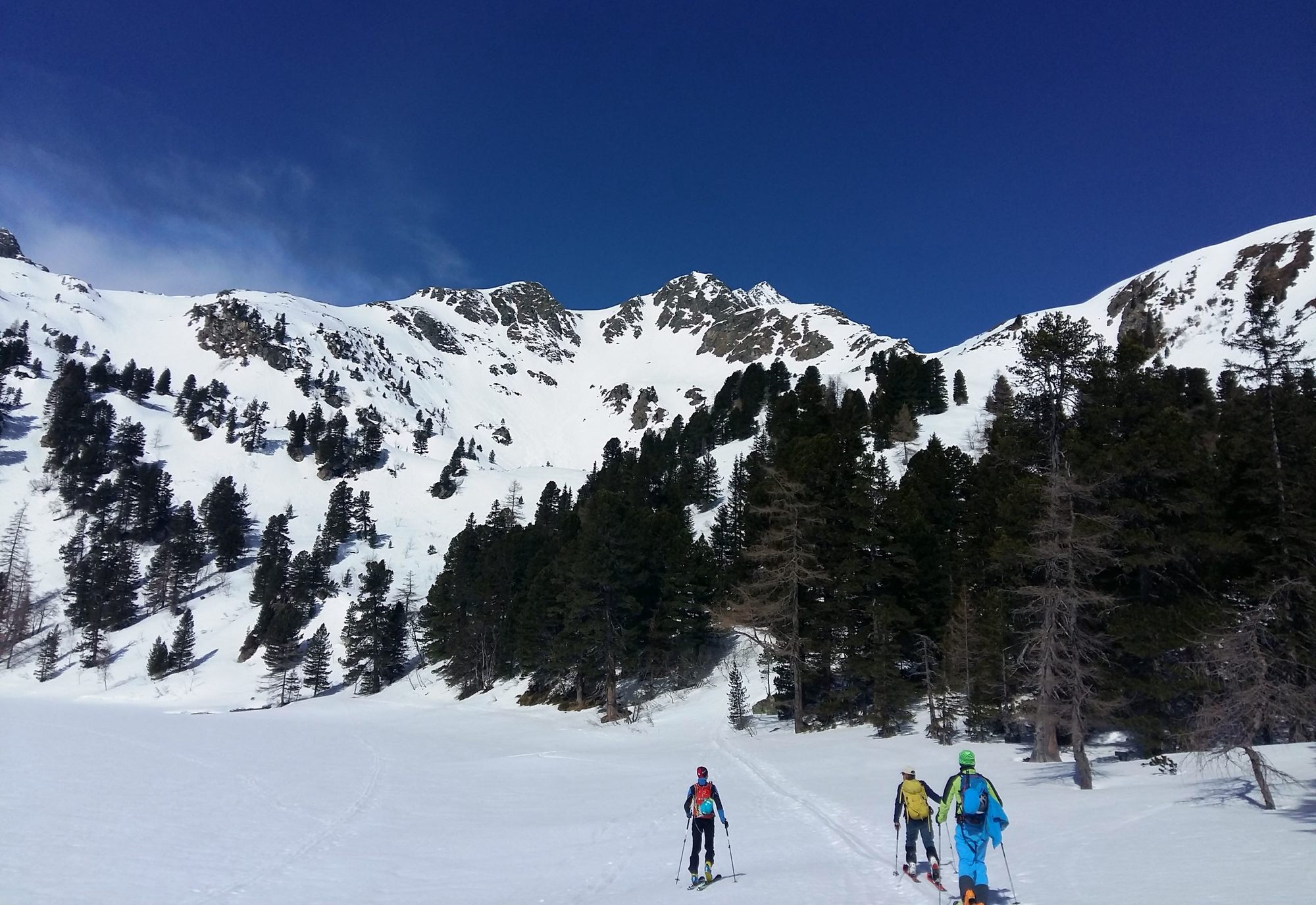 Zamrznuté Scheibelsee nad ním Rote Rinne