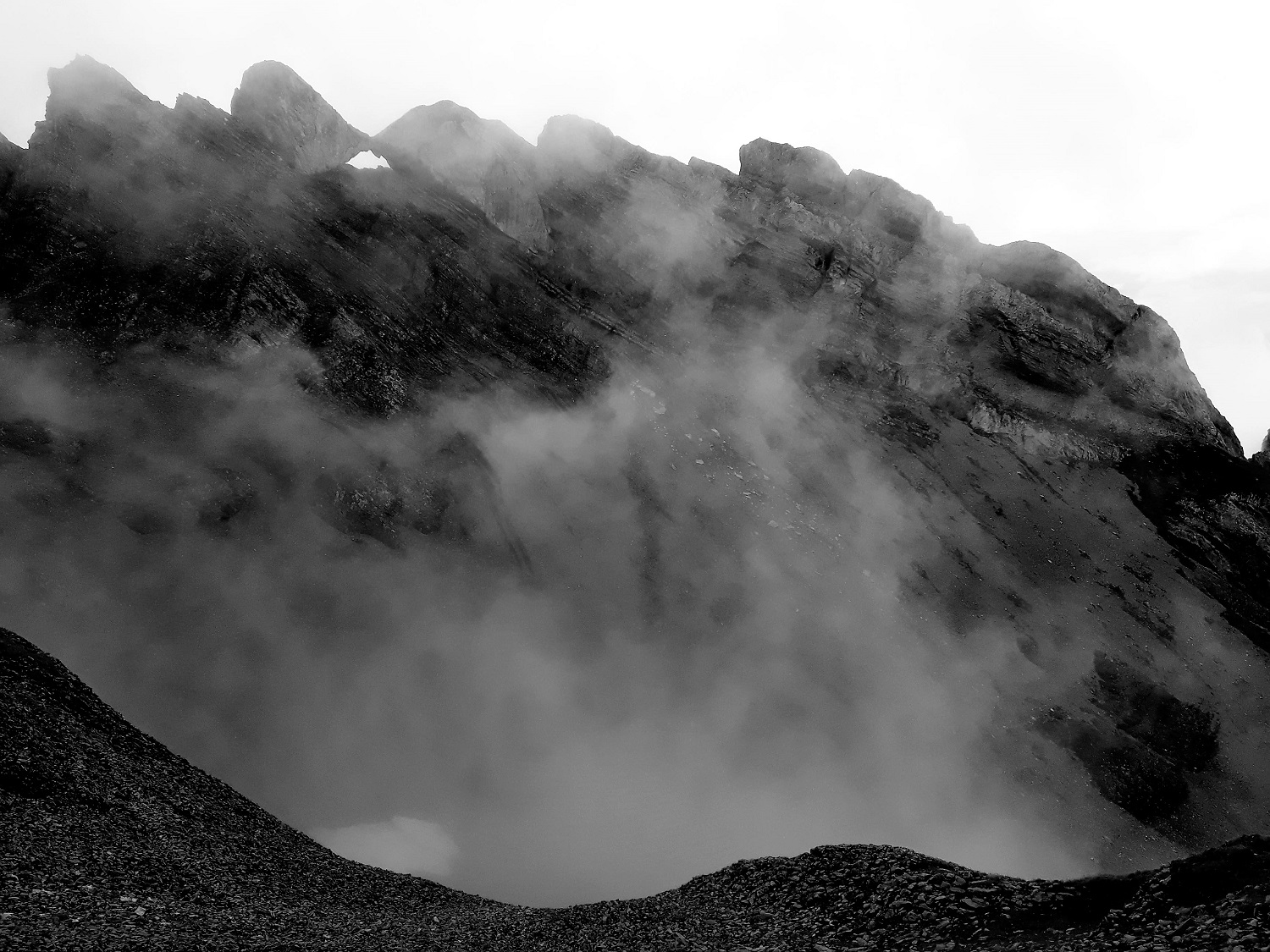 hrebeň Tête Pelouse 2537m - L'Ambrevetta 2463m
