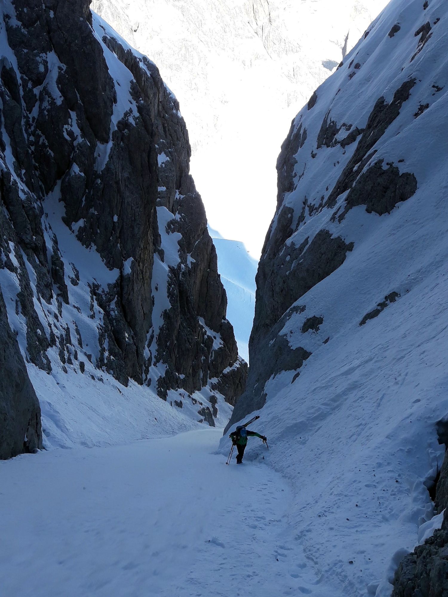 V strede žľabu Canalone Omicida