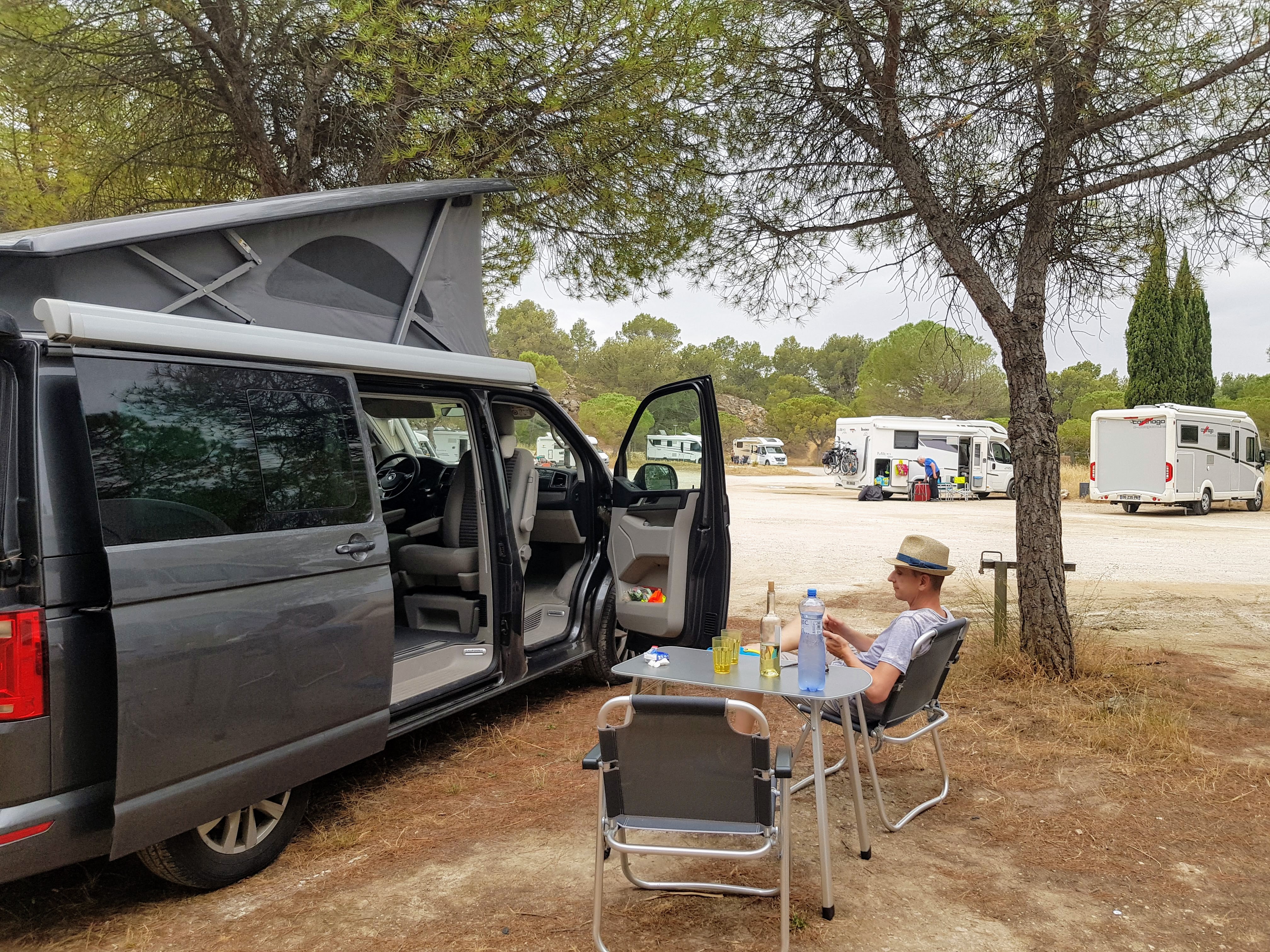 07 Les Baux de Provence camperstop vo Fontvieille