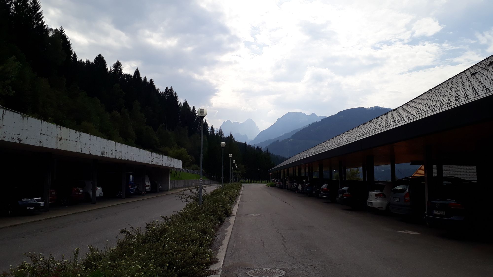 01 Ciclovia Alpe Adria - parkovisko pred stanicou v Tarvisiu