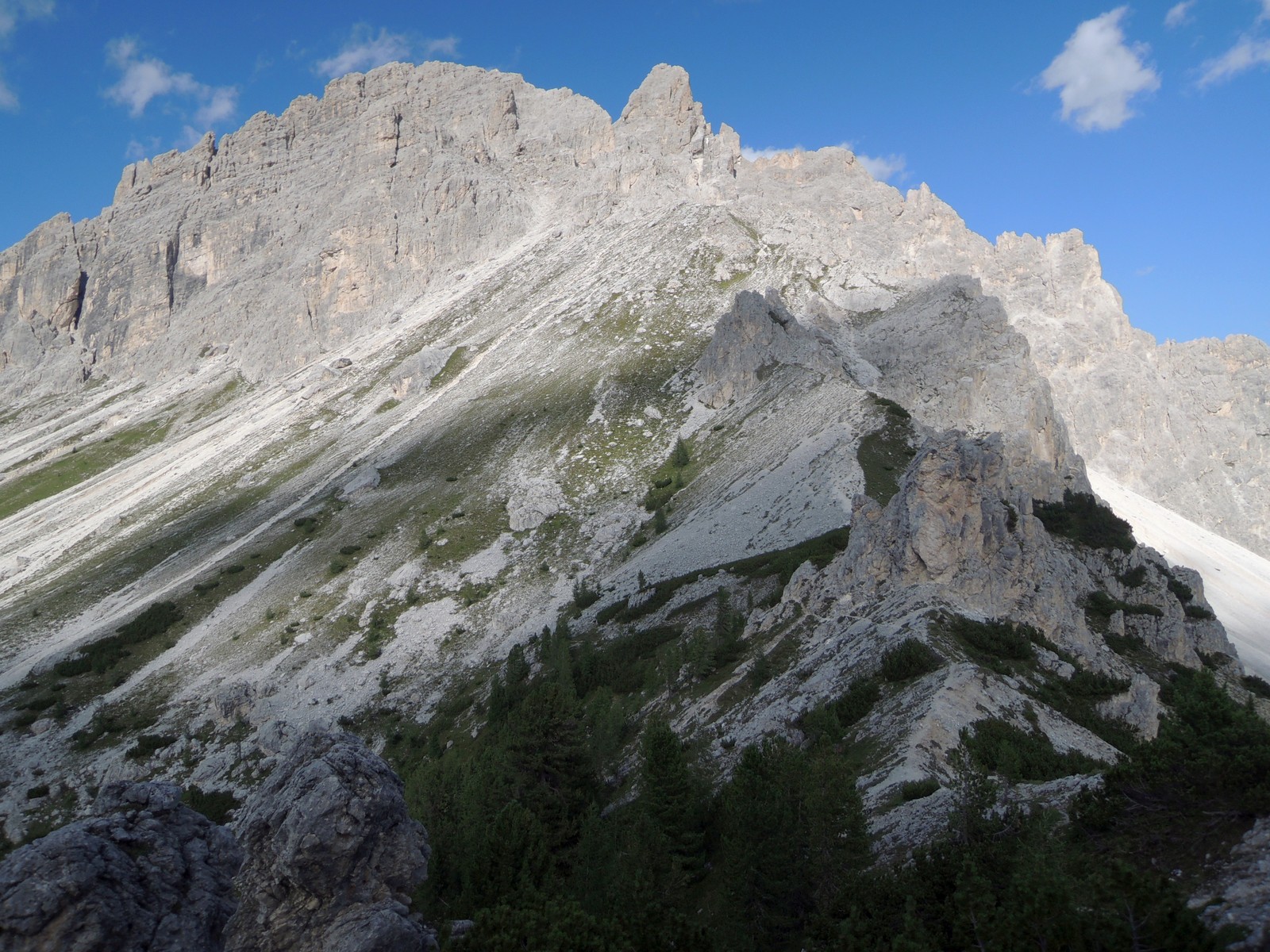 16 pohľad z hrebienka na nevyrazný Col de Varda