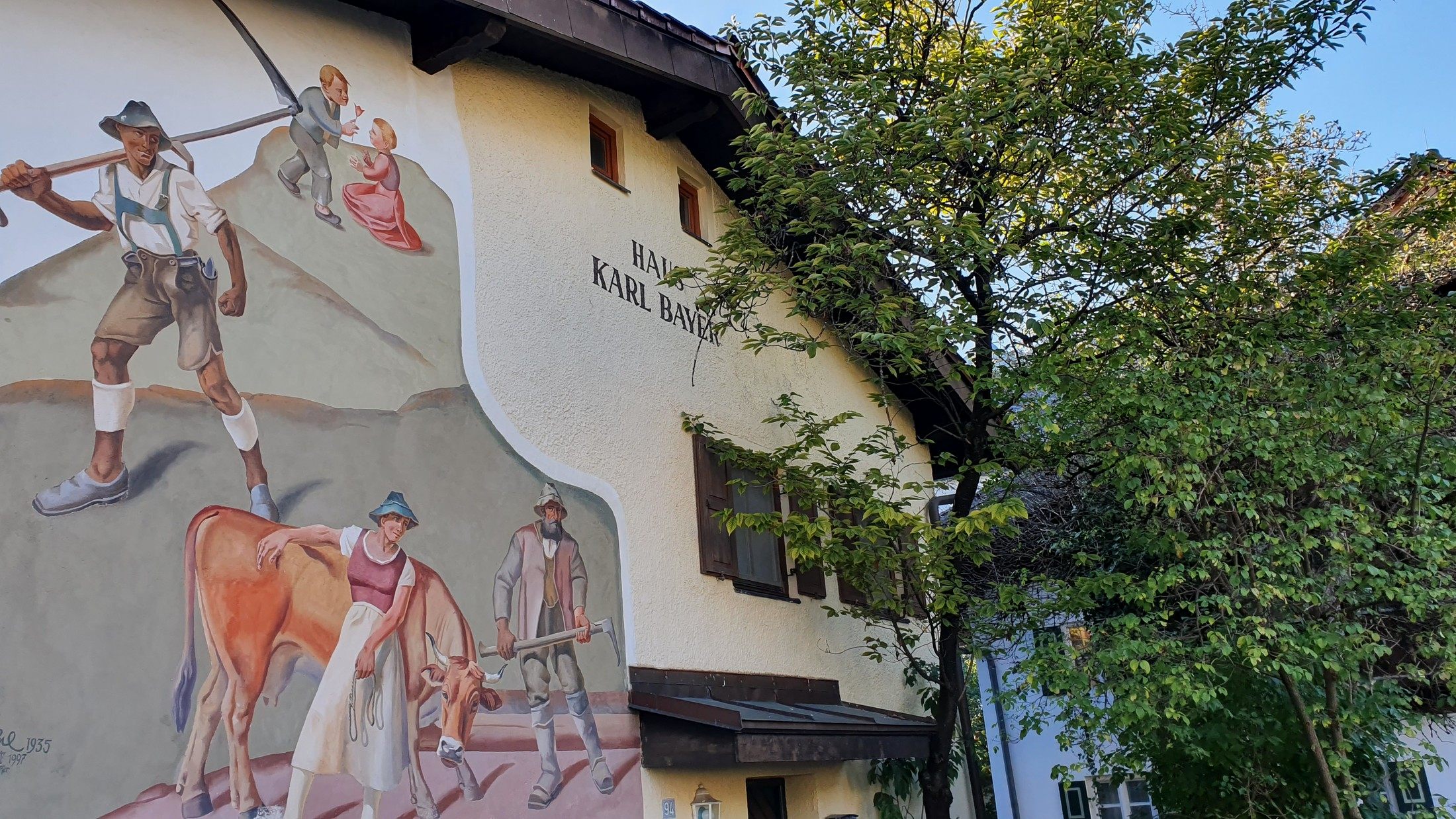 23 Typické bavorské ľudové umenie na fasádach v GAPA