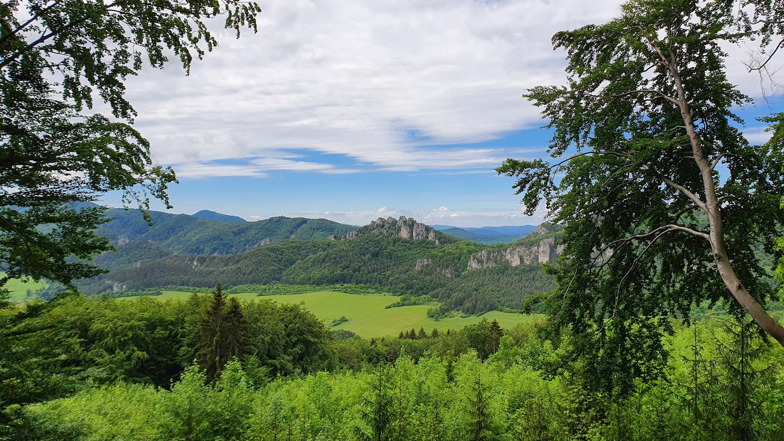 08 MTB Súľovské vrchy - výhľad na Súľovské skaly