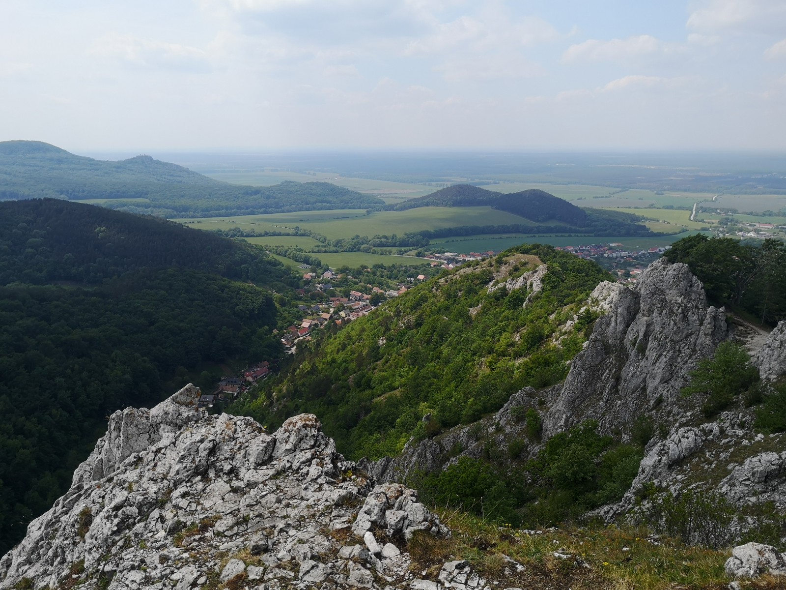 Krslenica sektor Hrad 3 pohľad z vrcholu Kršlenice