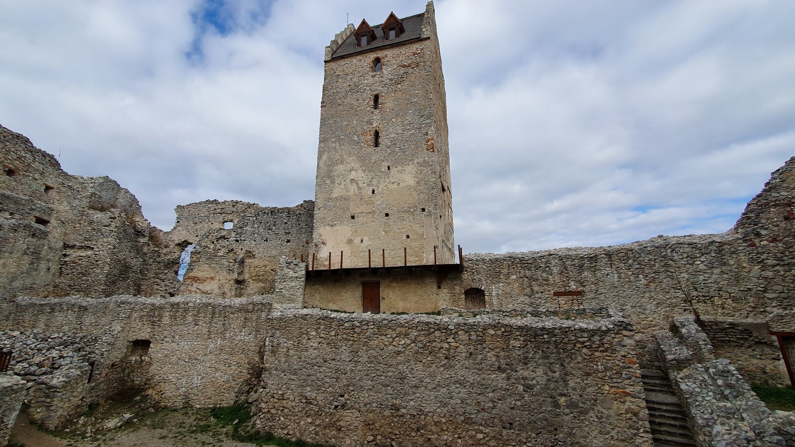 02 Topoľčiansky hrad