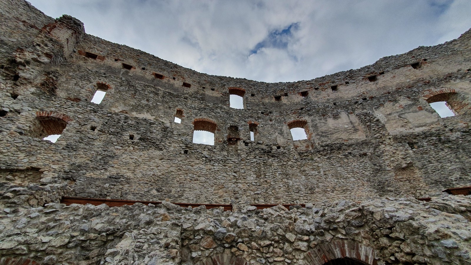 03 Topoľčiansky hrad