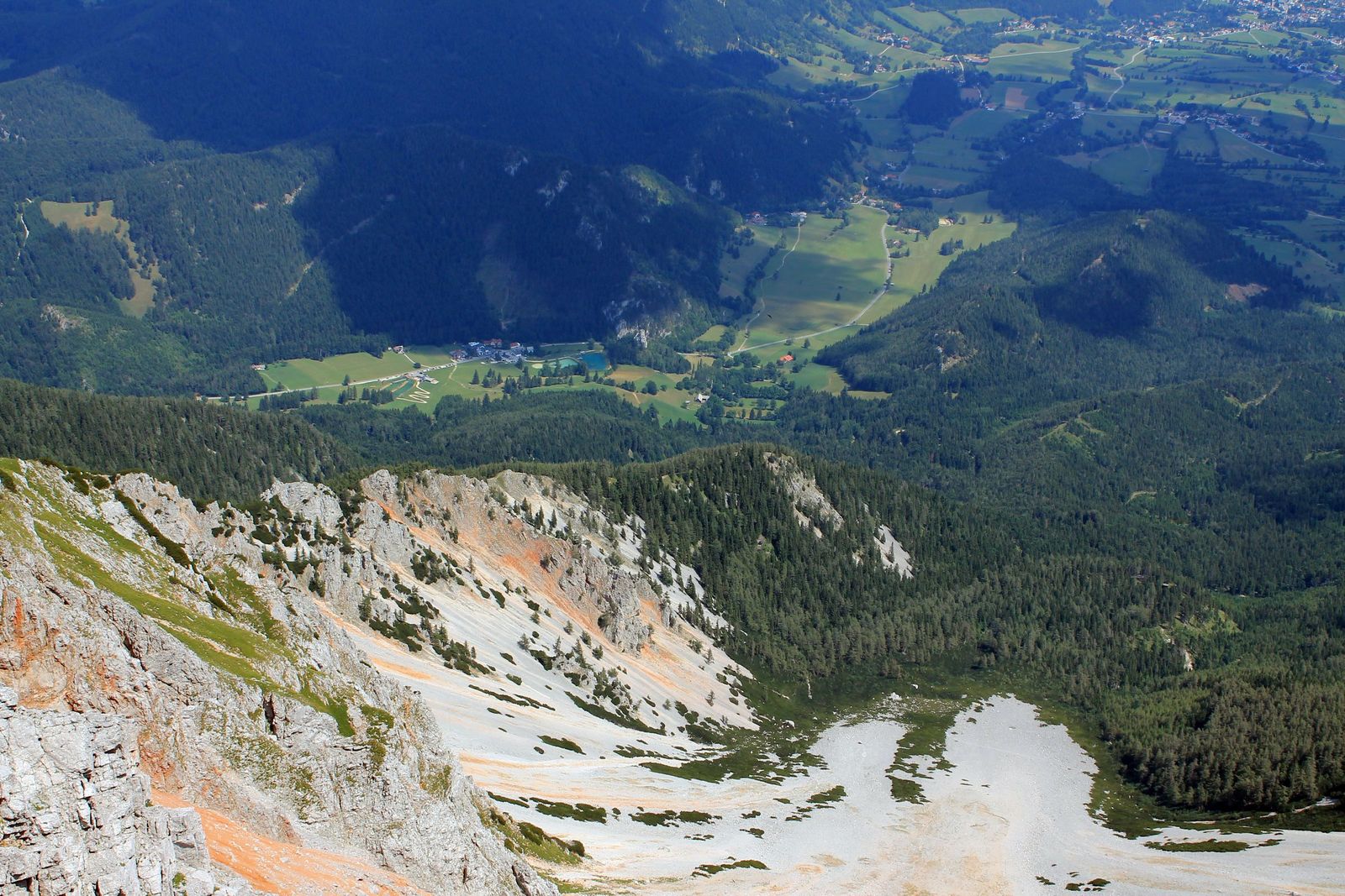 17 Vláčikom na Schneeberg lyžiarsky revír Breite ries na východnej strane