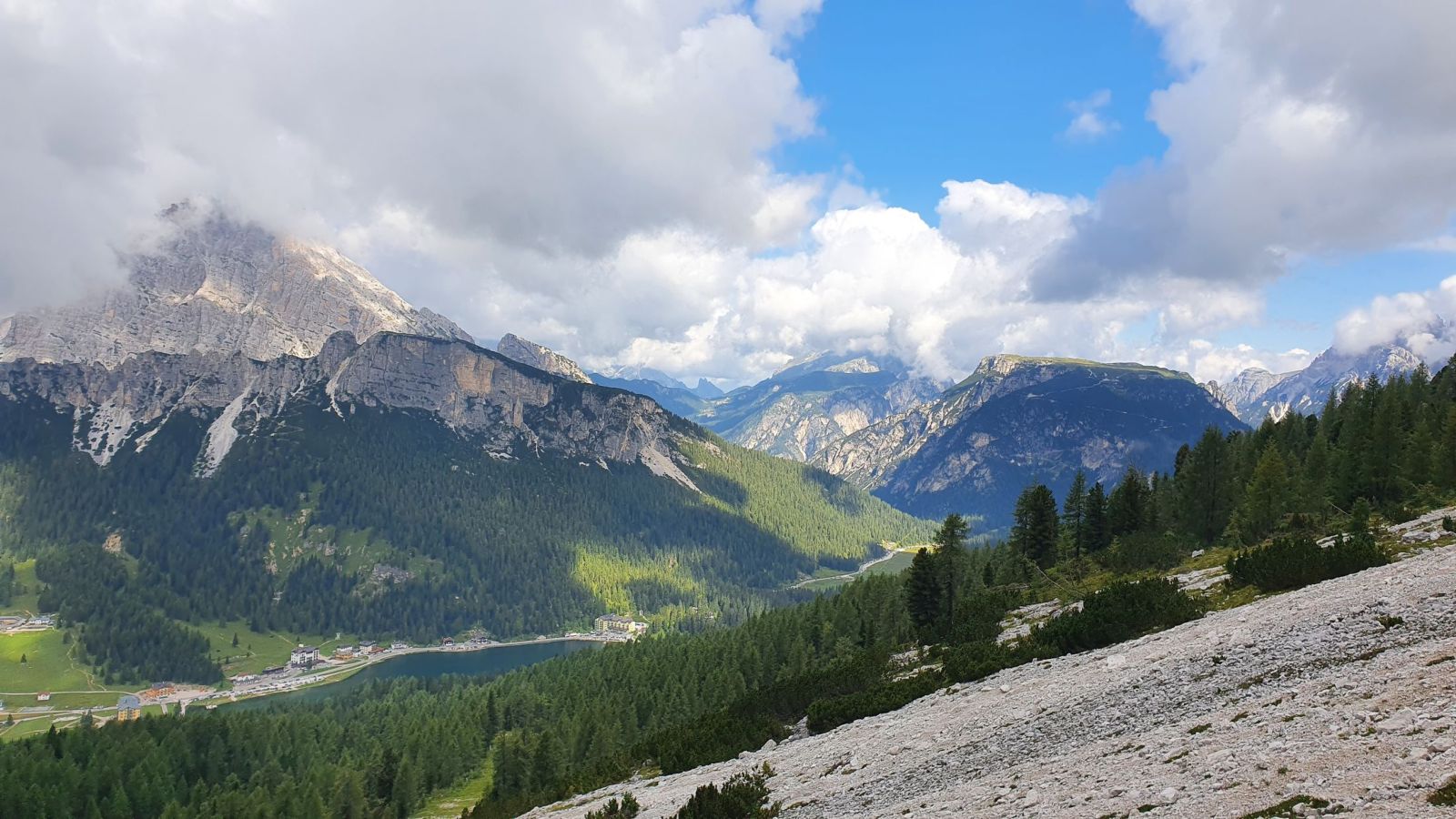 03 Lezenie na Punta Col de Varda, výhľady zo suťoviska