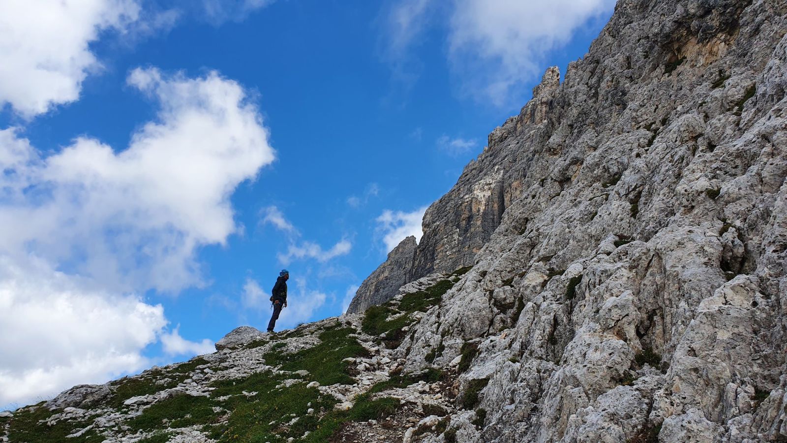 04 Lezenie na Punta Col de Varda, obhliadka terénu pod stenou