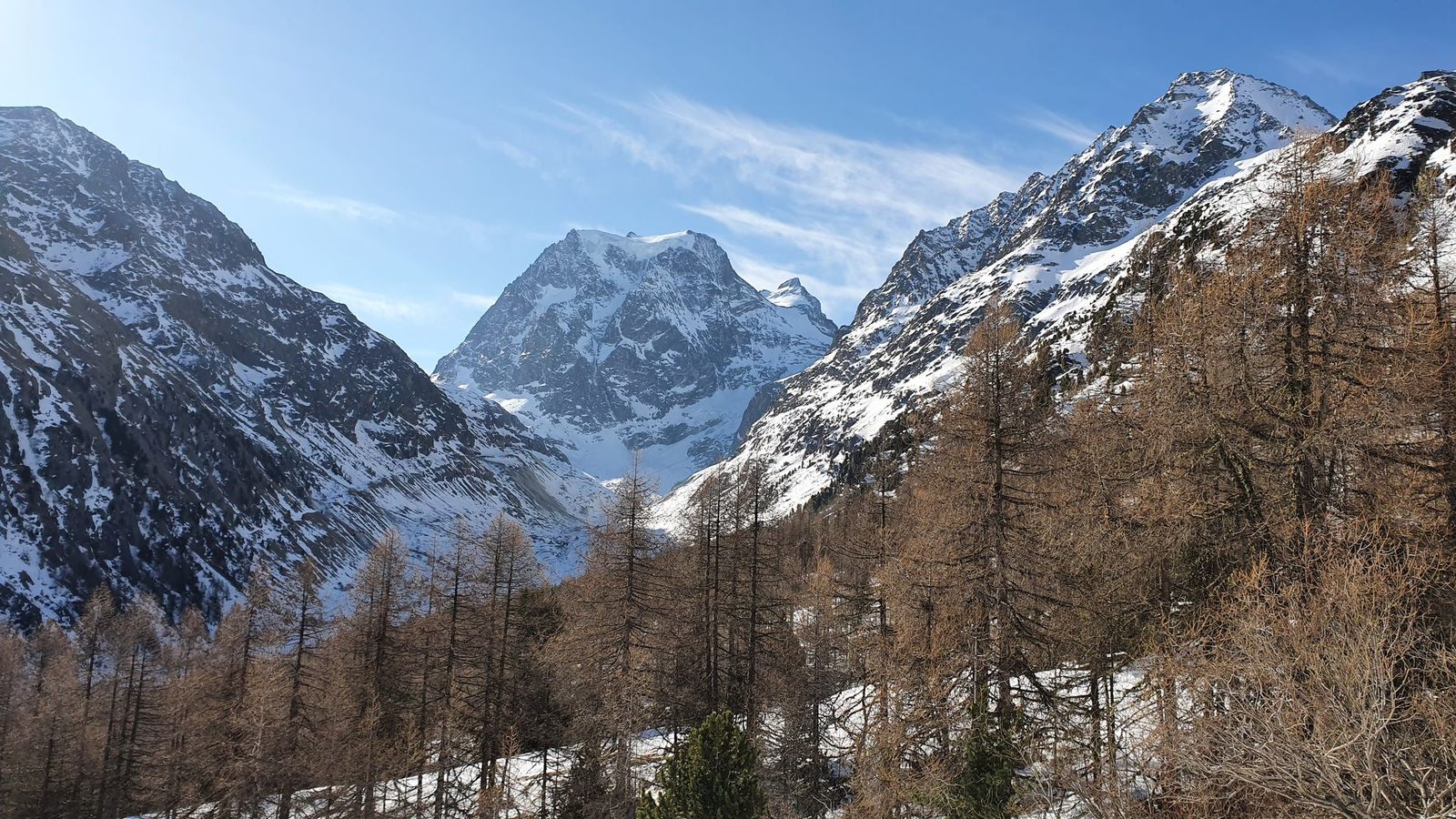 19 Arolla - Pas de Chèvres: záveru doliny dominuje Mont Collon