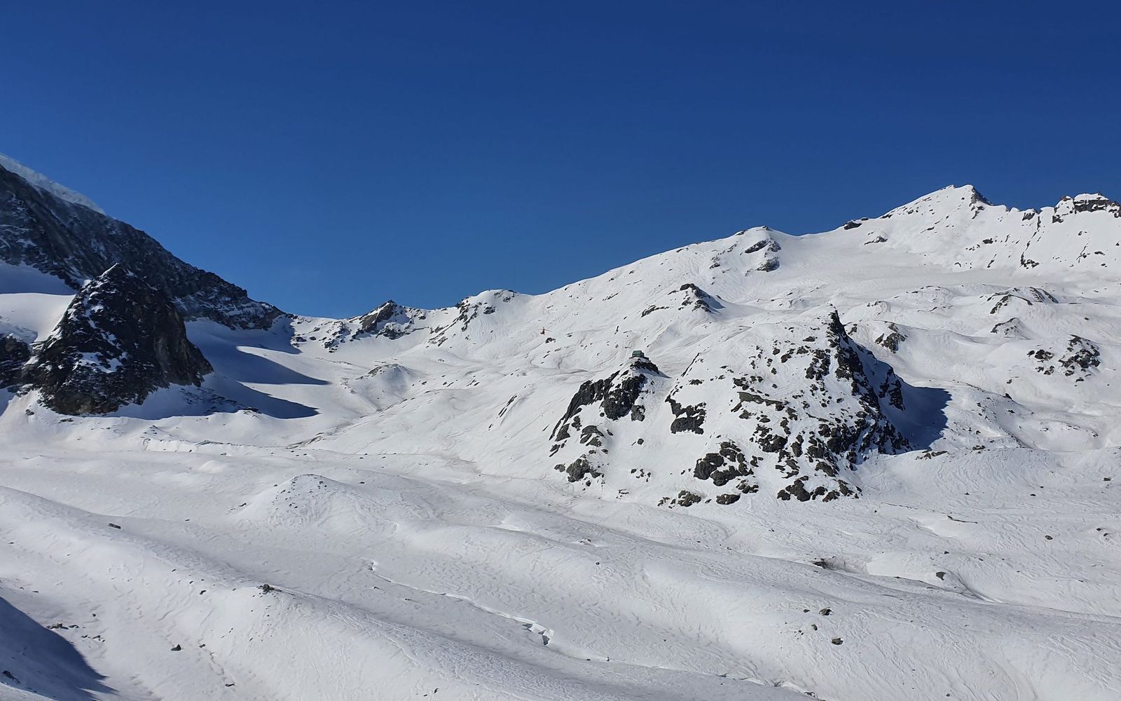 26 Arolla - Pas de Chèvres: pohľad zo sedla na druhú stranu, nájdi chatu Dix za ľadovcom Cheilon