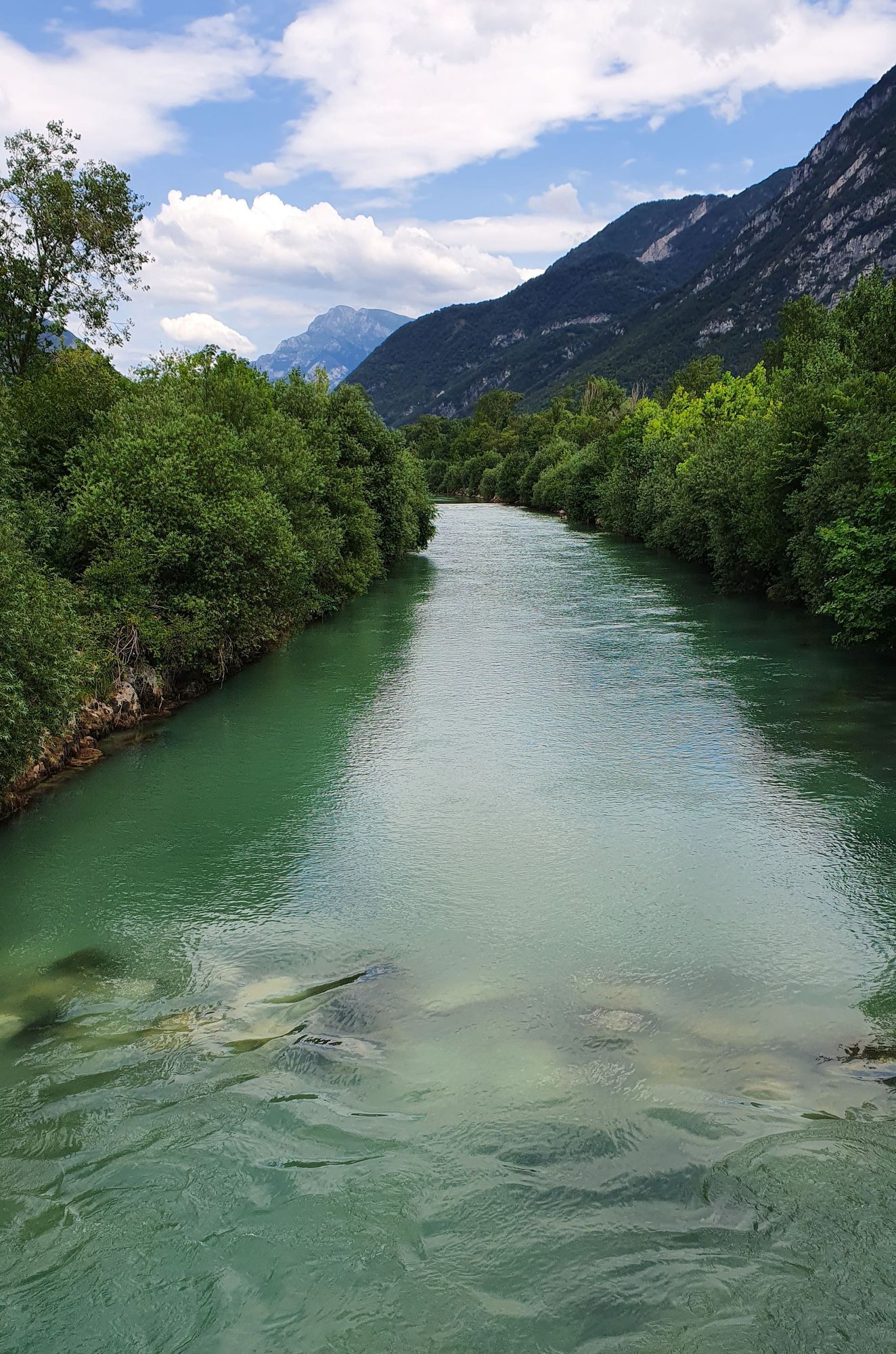 01 Cyklo Lago di Cavazzo Umelý vodný kanál pod jazerom
