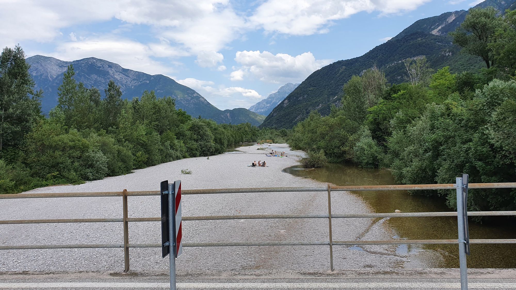03 Cyklo Lago di Cavazzo Domorodci oddychujúci pri rieke