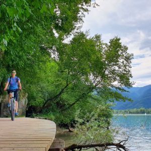 07 Cyklo Lago di Cavazzo trasa okolo jazera nie je stavaná pre bicykle