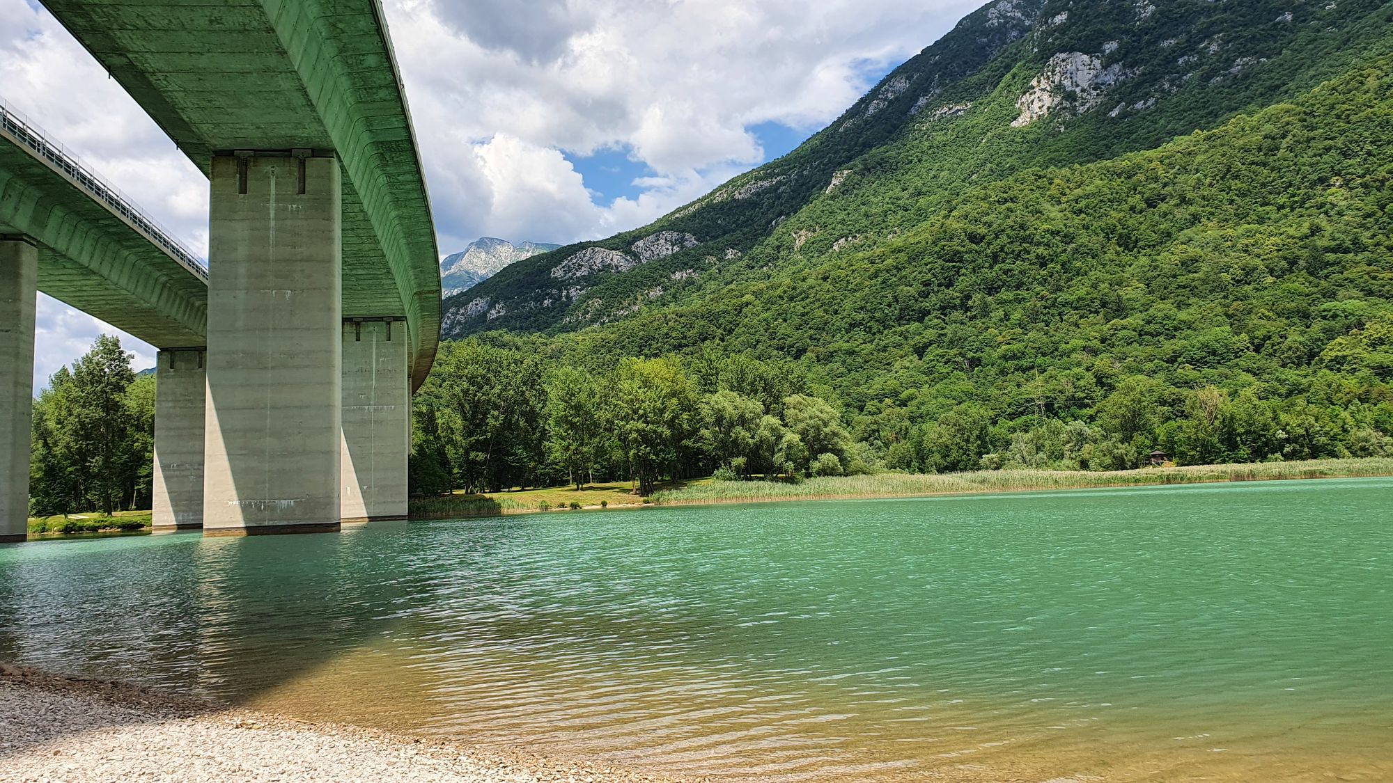 08 Cyklo Lago di Cavazzo tu sa rýchlo skončil náš pokus o kúpanie