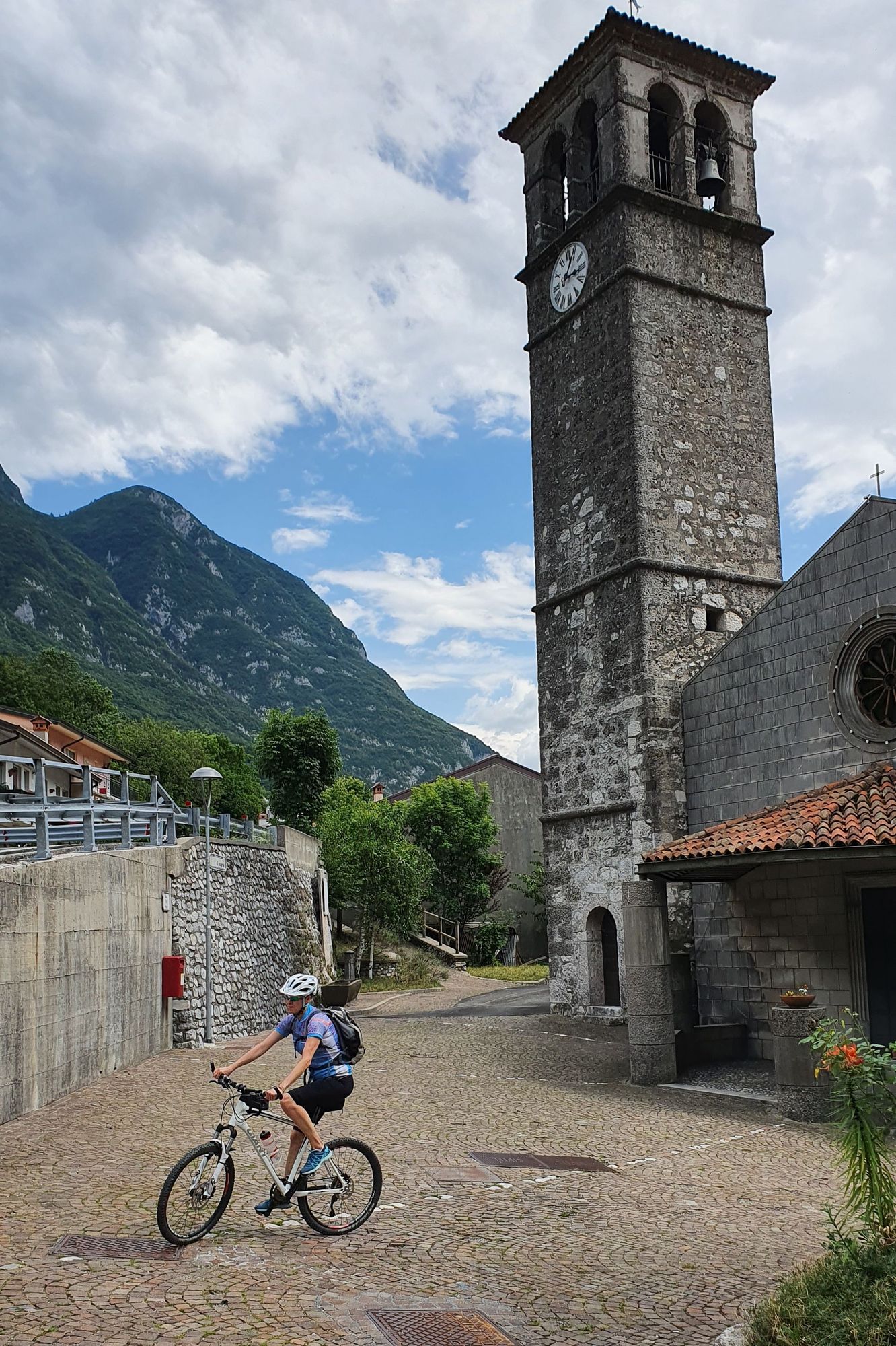 10 Cyklo Lago di Cavazzo dedinka Somplago