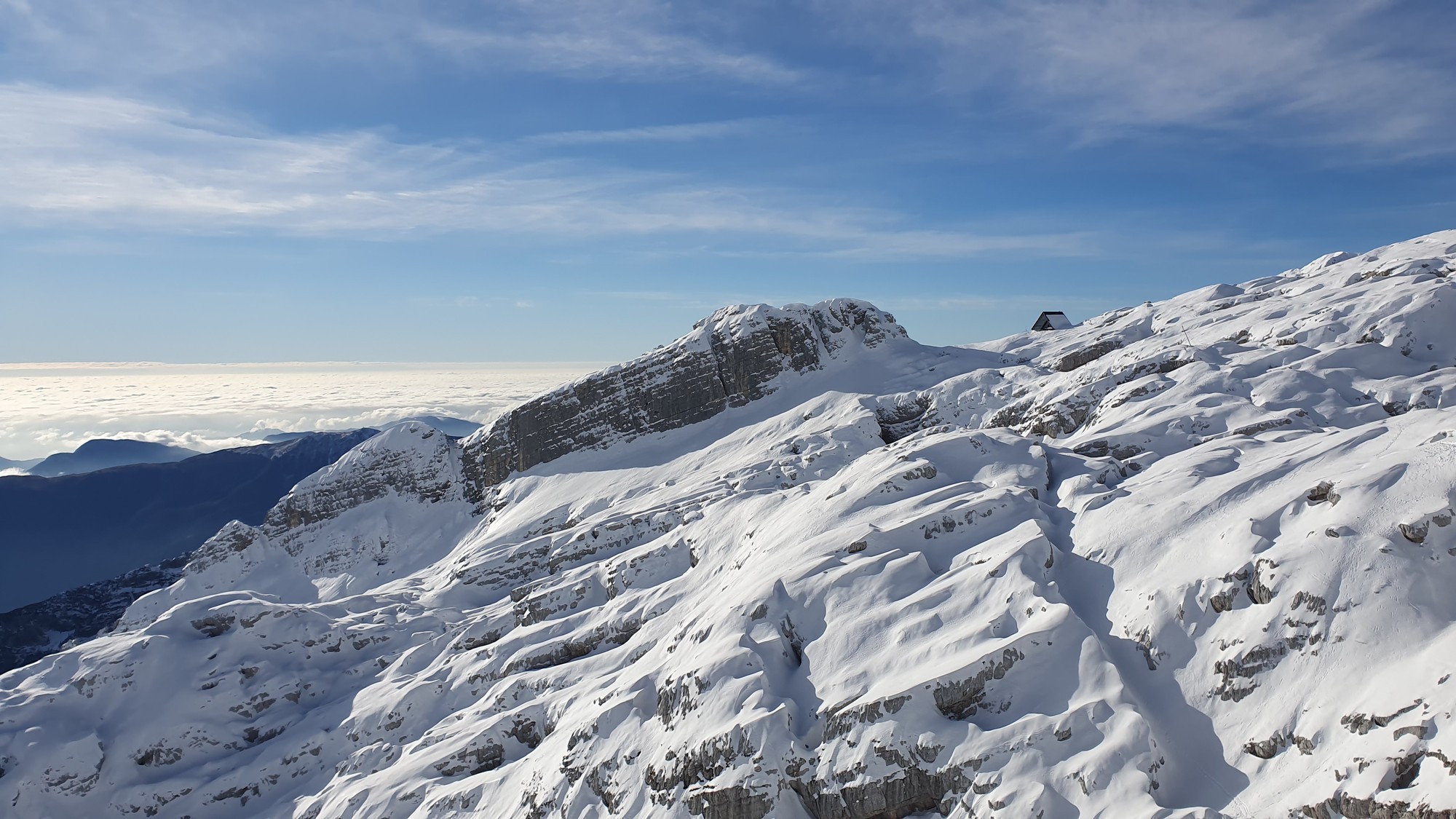 09 Sella Nevea Prestreljeniško okno - Dom Petra Skalarja