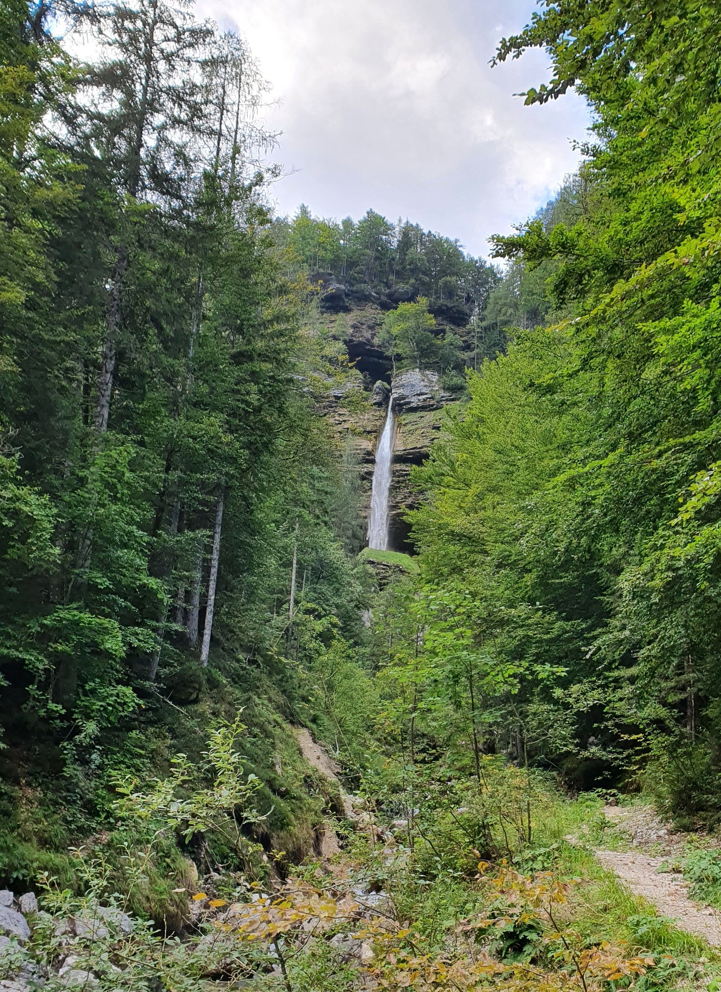 Aljazev dom (01) - Vodopád Peričnik