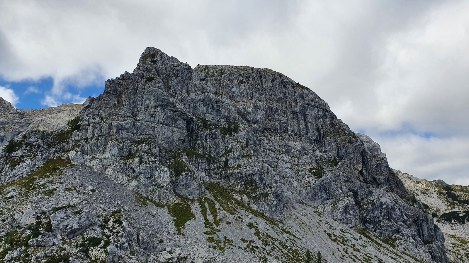 Via ferrata Winkelturm Ostgrat (05) - ferrata Ostgrat vedie po ľavej hrane masívu