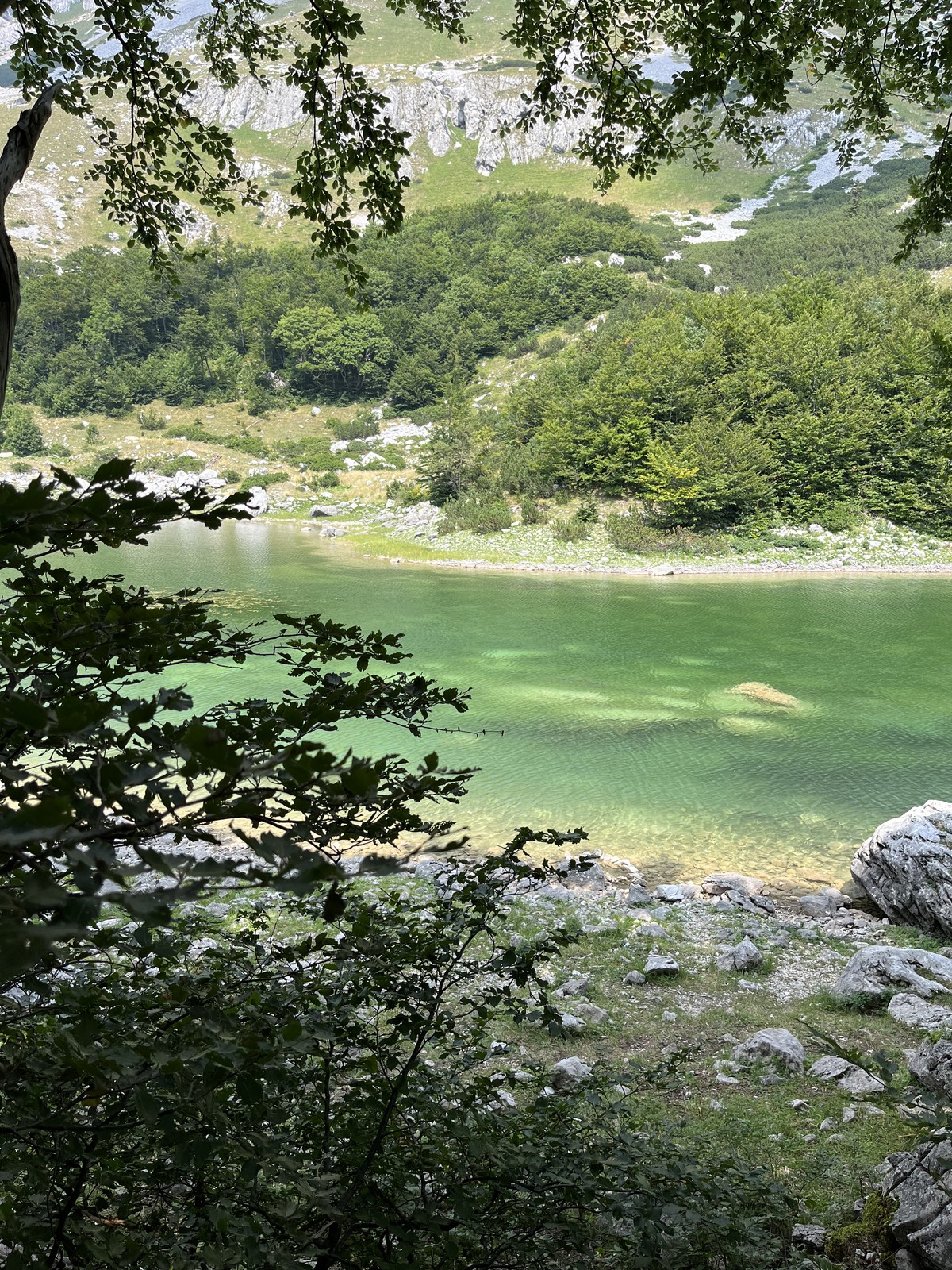 Výstup na Prutaš (09) Veliko Skrčko jezero