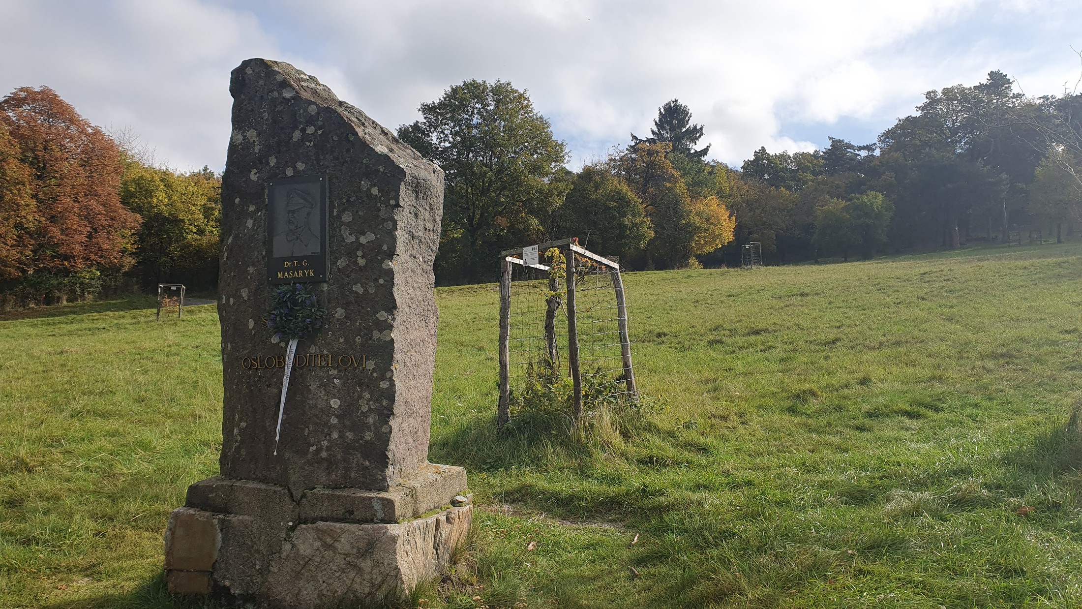 Hrušovský hrad (01) Pamätník TG Masaryka