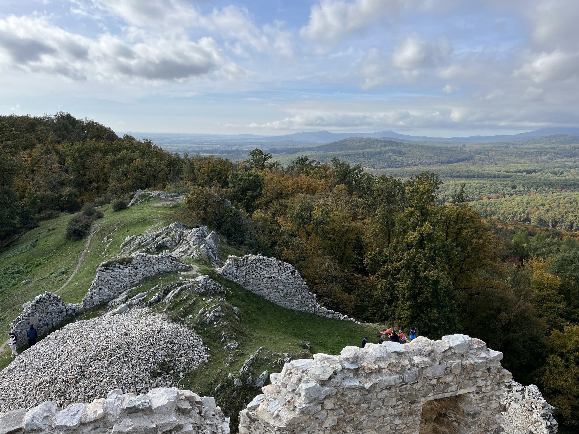 Hrušovský hrad (10) Výhľad na juh