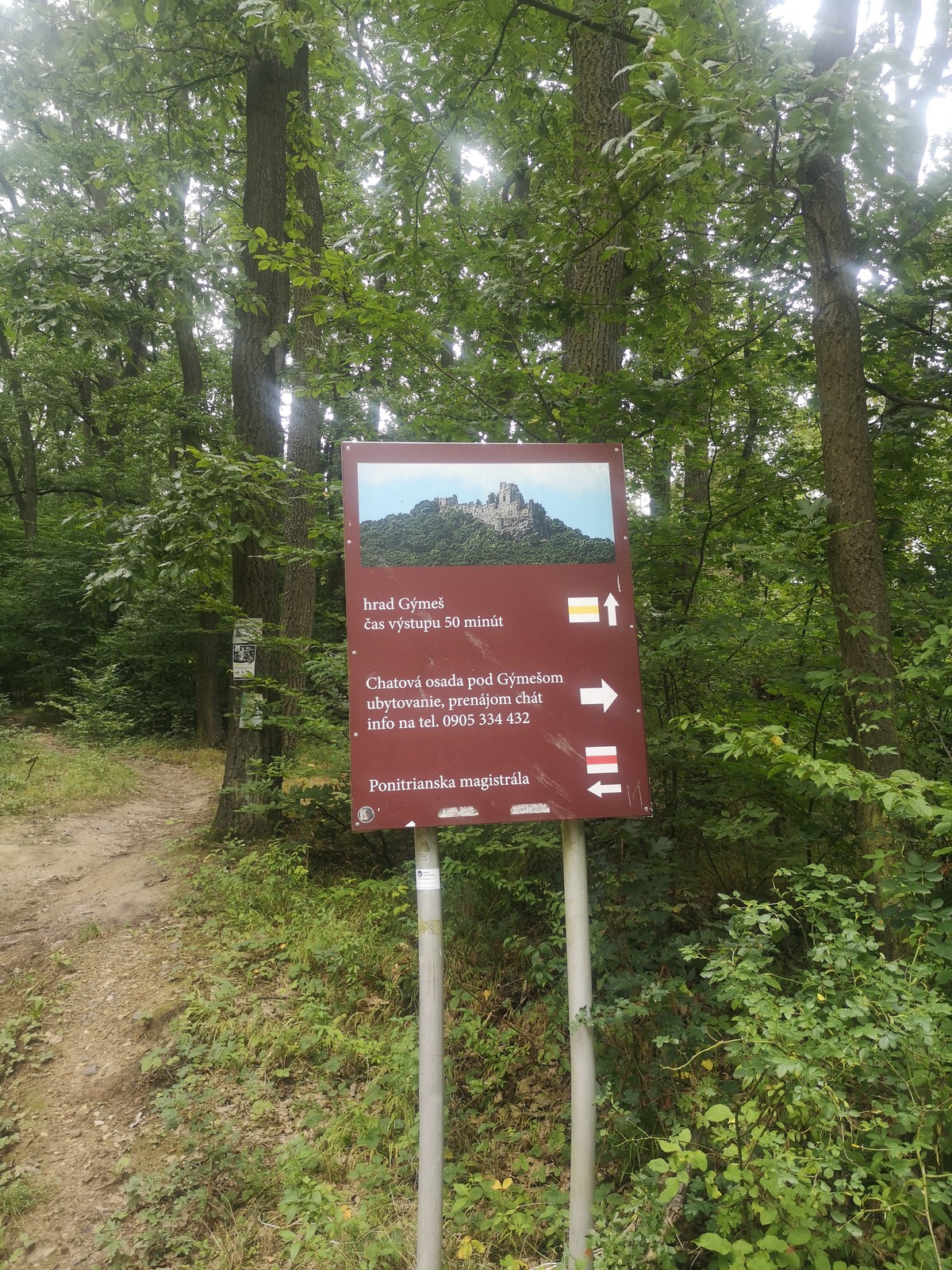Jelenec (1) po žltej ako na hrad Gýmeš Jelenec (1) po žltej ako na hrad Gýmeš