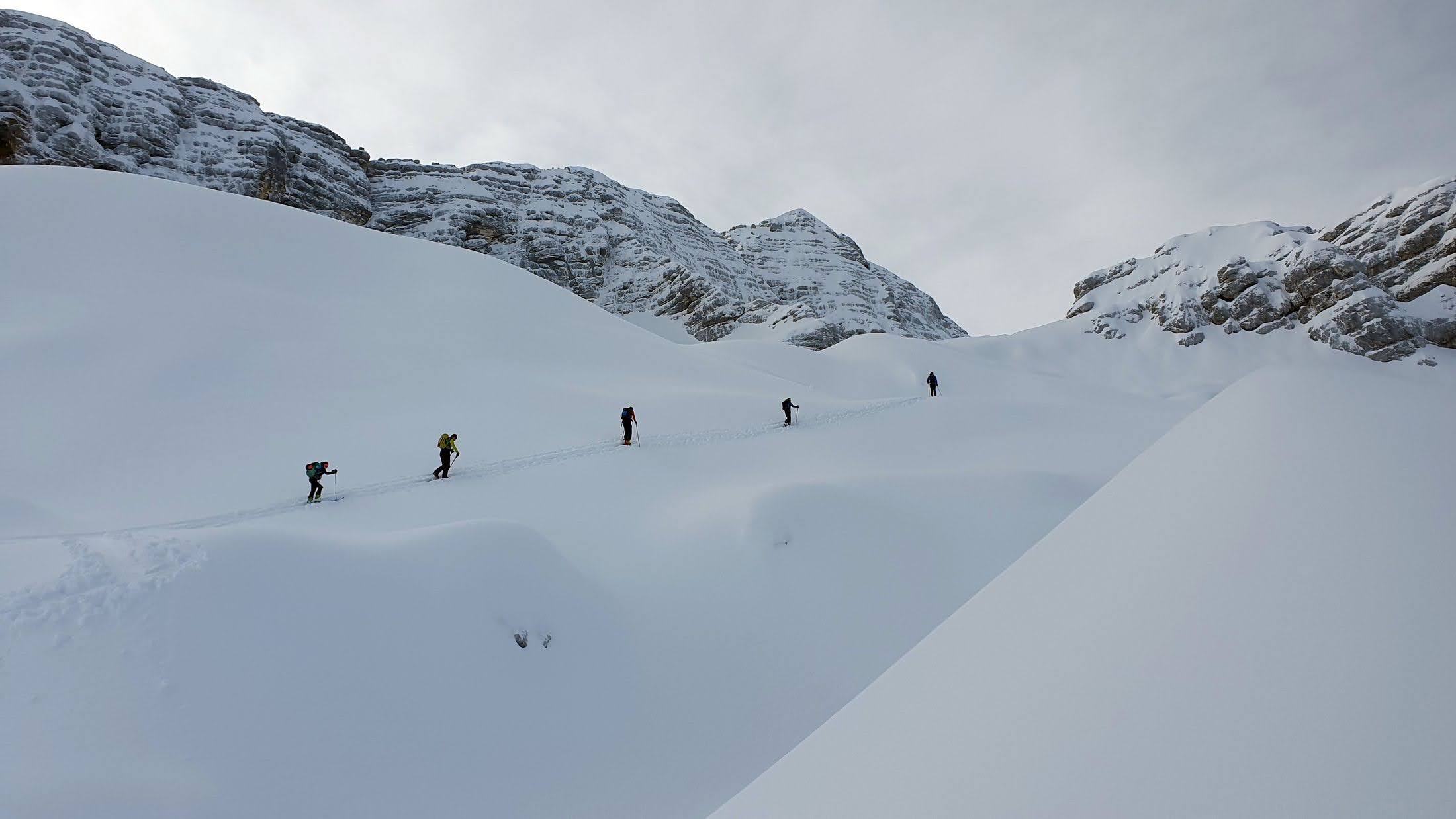  - Sella Nevea do sedla Ursic (03) - miestni mi prešliapali stopu