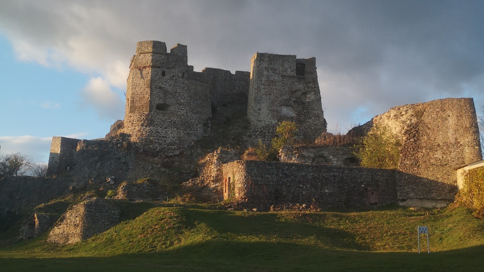 Levický hrad (2) zrúcanina hradu