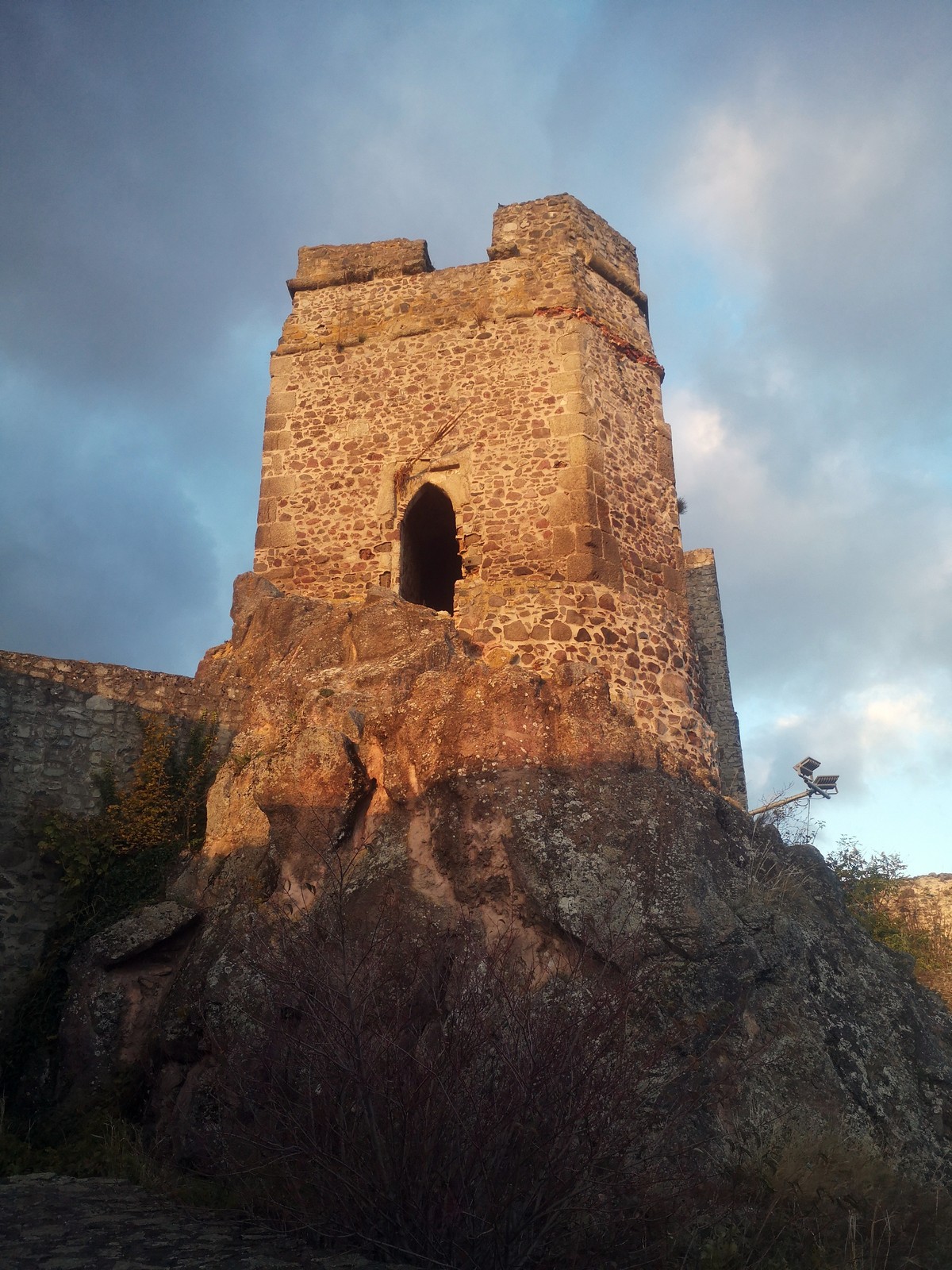 Levický hrad (4) uzavretá veža hradu