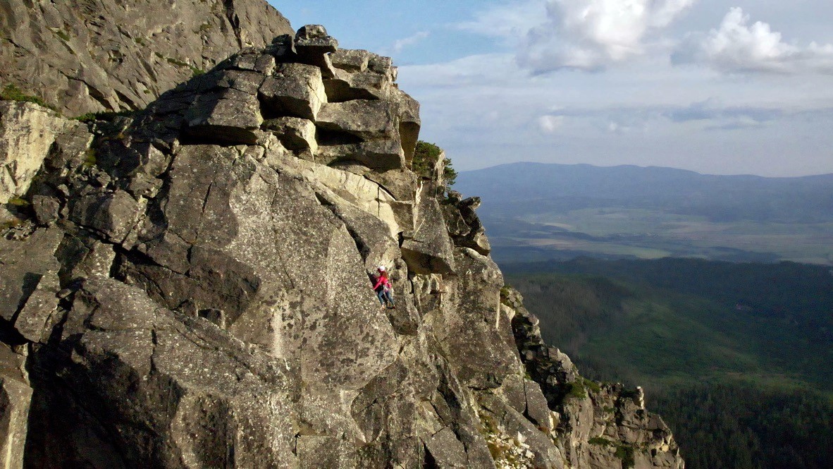 (06) Marci Kuníková v ceste Dospelosť, pod vrcholom Zvonu Ostrvy