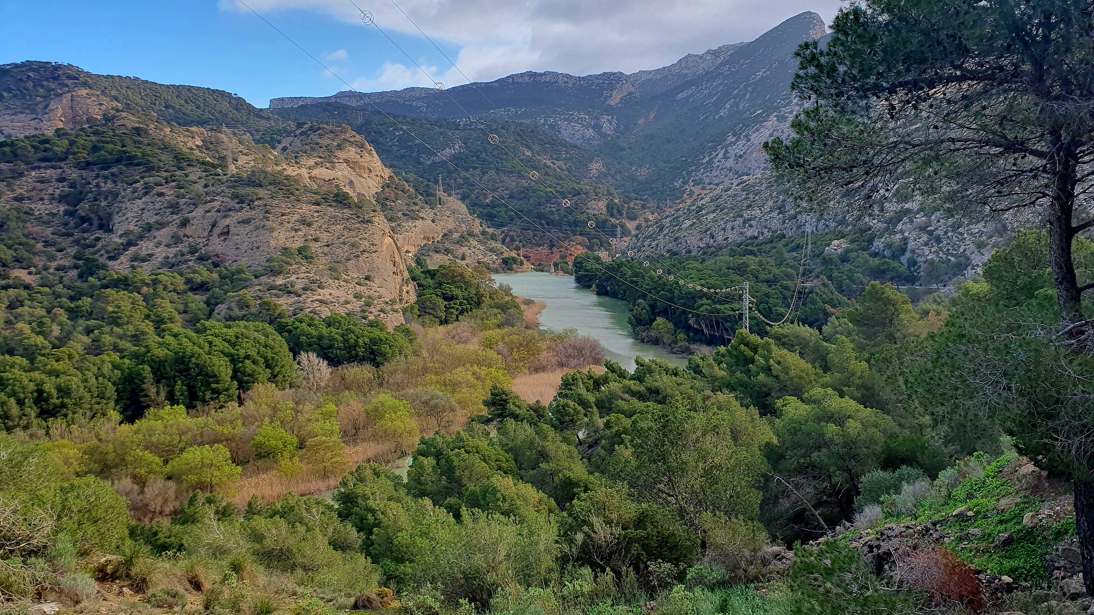 Caminito del Rey (04) - rieka predtým, ako vojde do kaňonov