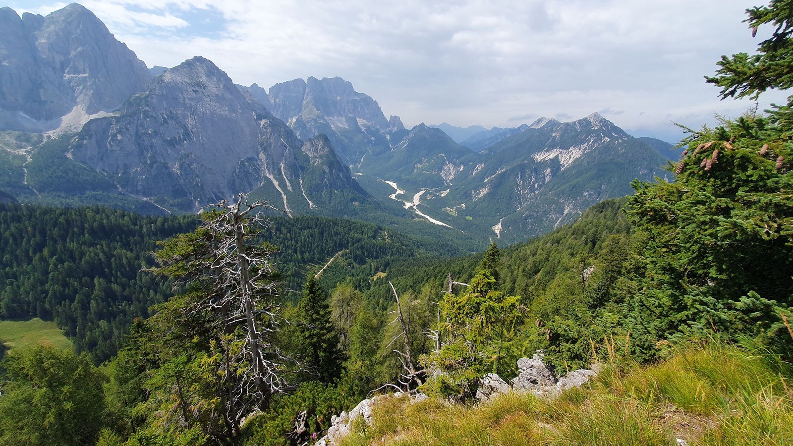 Cima del Cacciatore (11) - Výhľad do Val Saisera