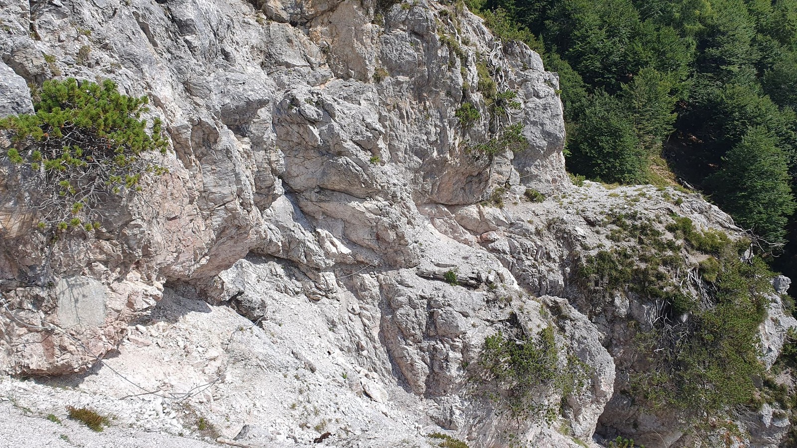 Bepi della Schiava (14) Zaistený úsek, lanu sa nedá veľmi veriť