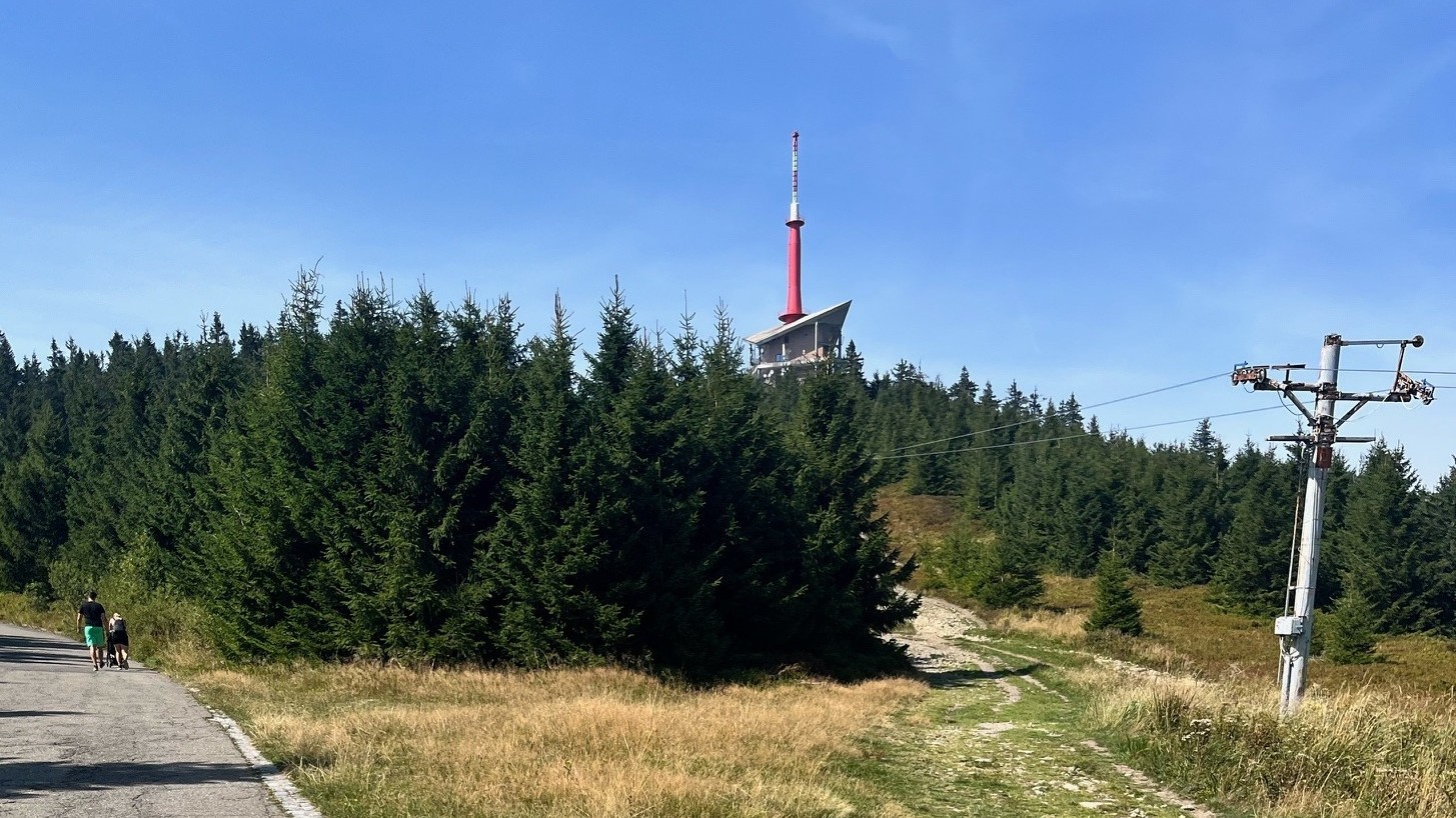 Lysá hora (05) Vysielač na vrchole na dohľad a predsa stále ďaleko