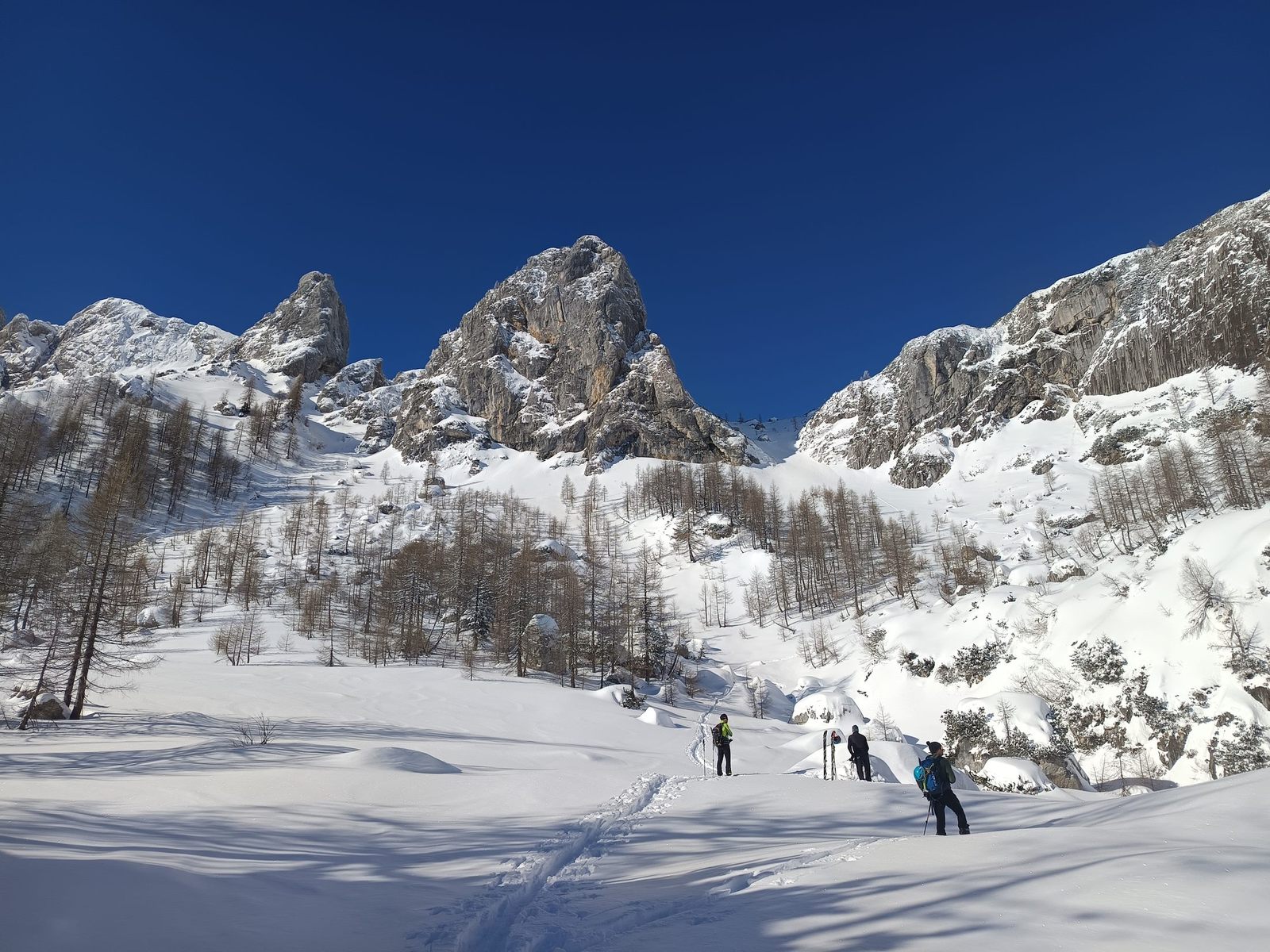 Skialp Triglav cez dolinu Krma (07) Lúčka na Pastirskim stanom Prgarca