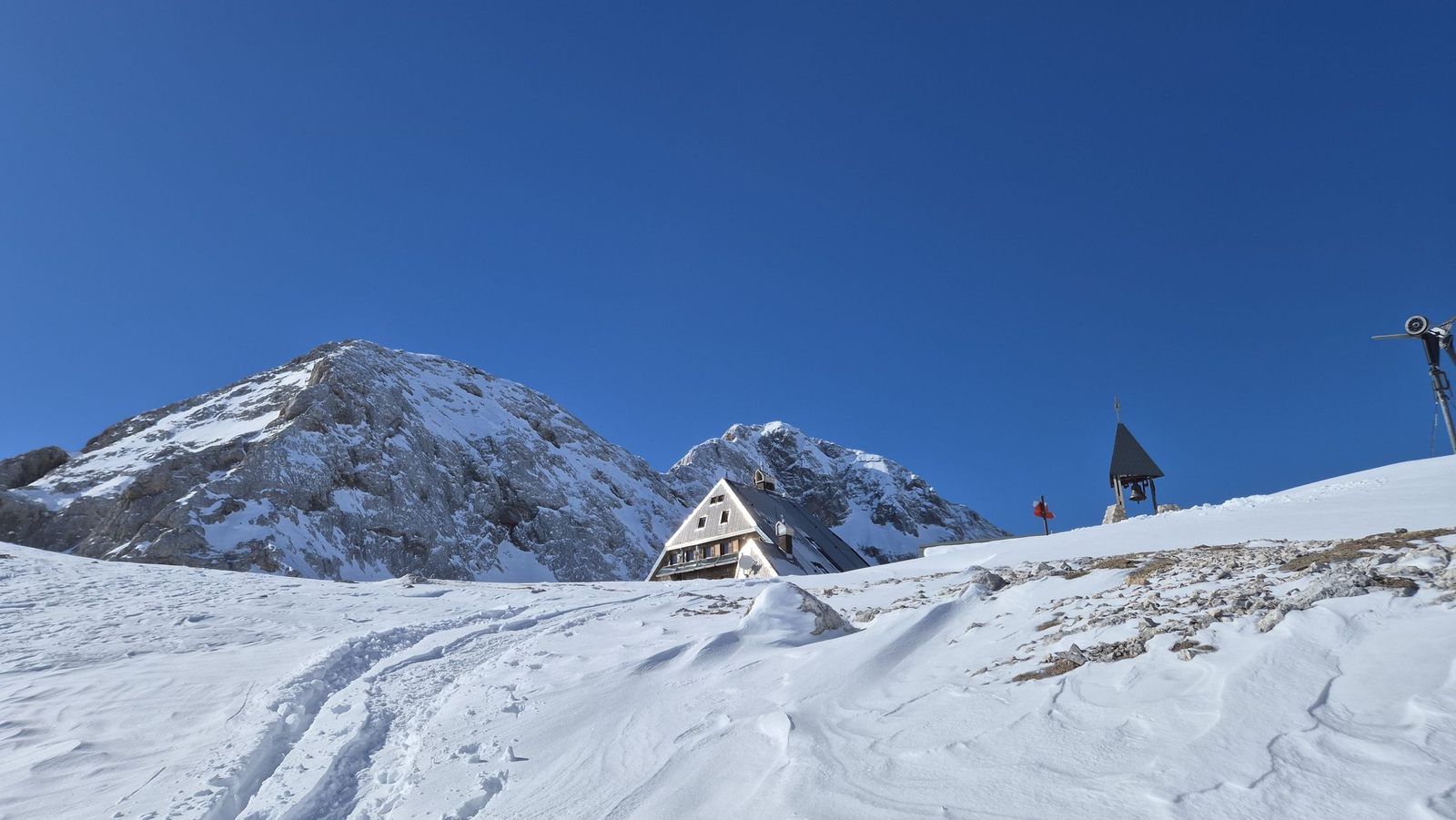 Skialp Triglav cez dolinu Krma (15) Chata Kredarica