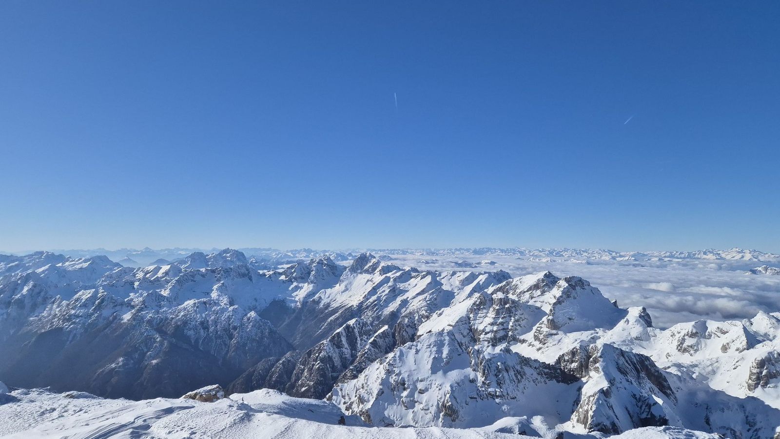 Skialp Triglav cez dolinu Krma (32) Výhľad z vrcholu