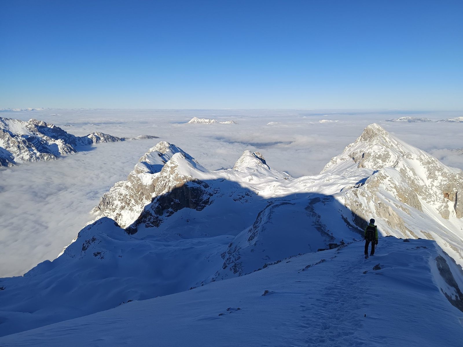 Skialp Triglav cez dolinu Krma (38) Scenéria pri zostupe