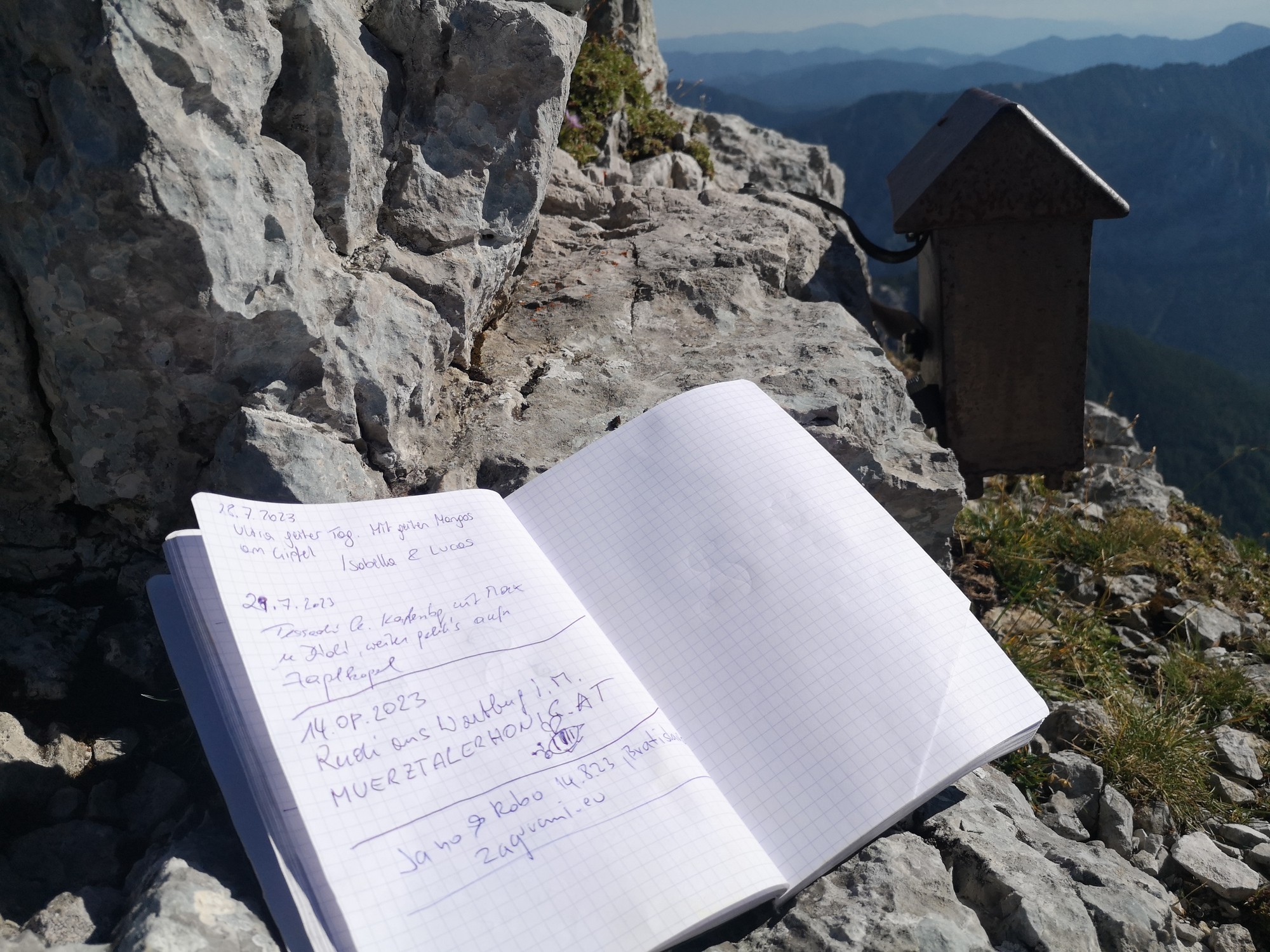 Wetzsteinplatte (28) vrcholová knížka na vrchole