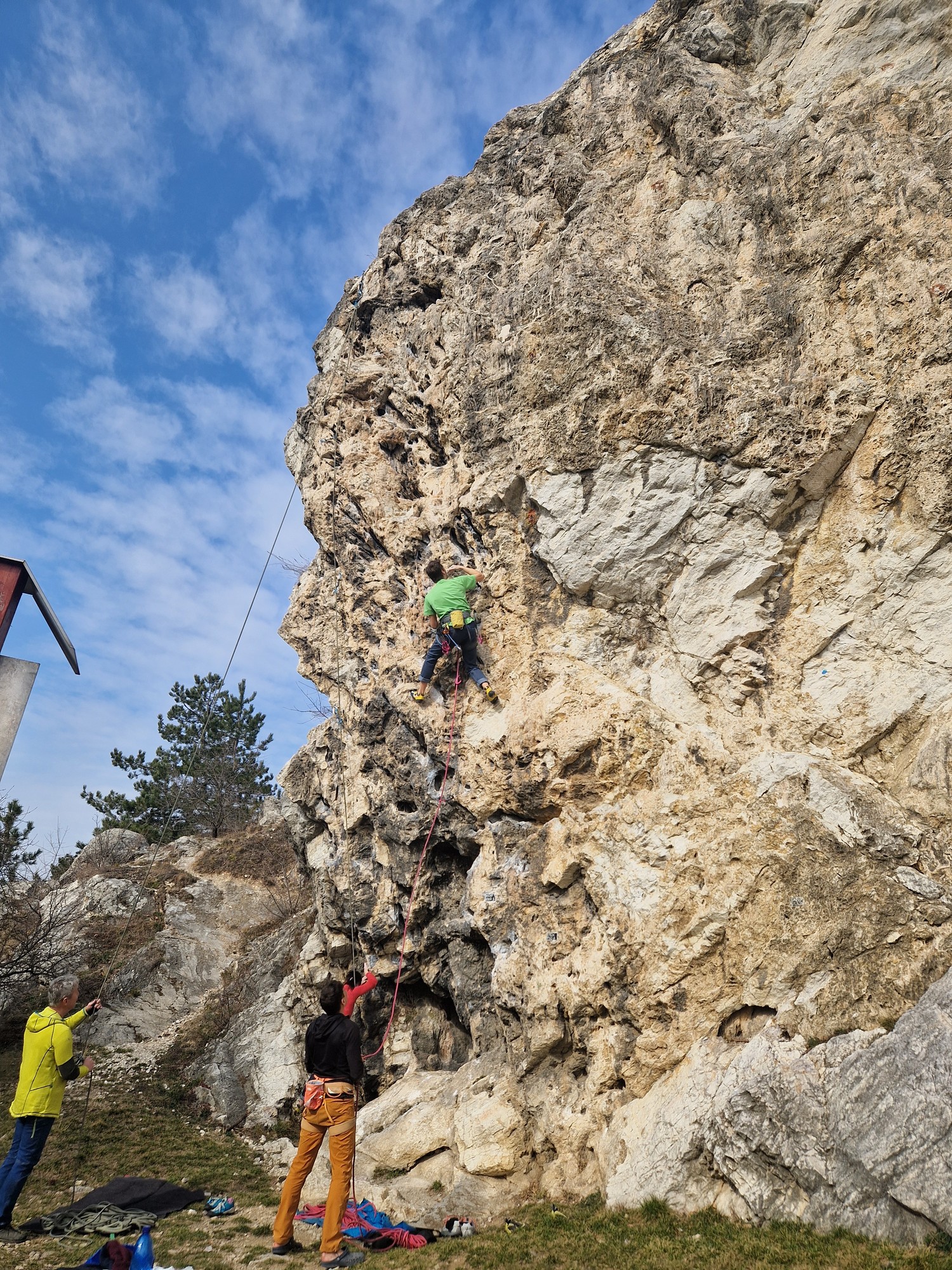 Kalvaria Nitra (11) v ceste Veľký Kras sa každý rozlieza