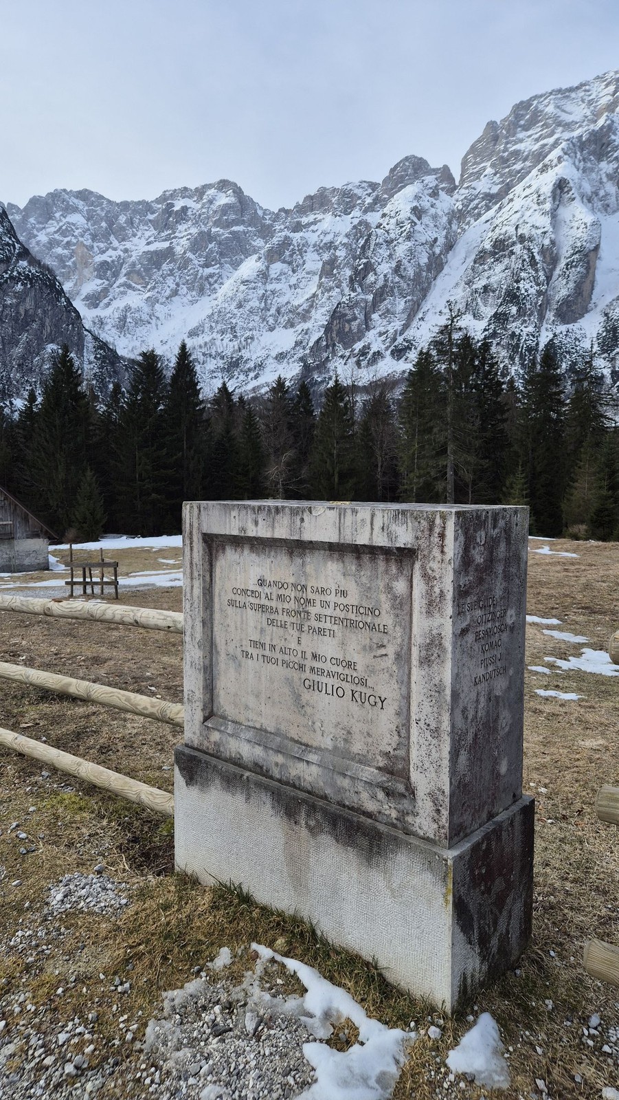 Skialp Montasio sever Forcella Mazzeni (02) Pamätná tabuľka Juliusa Kugyho vo Val Saisera