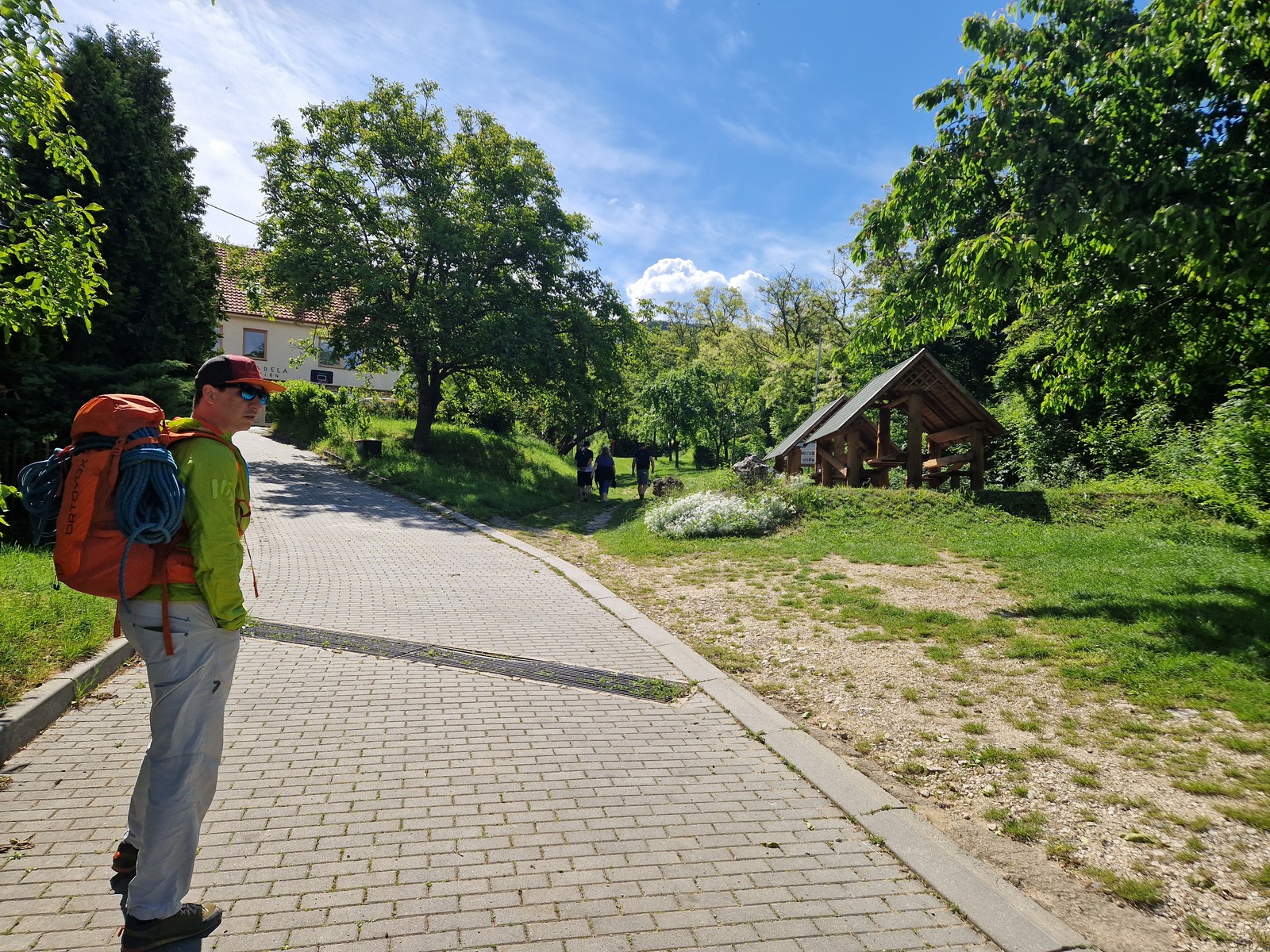 Pálava (2) Altánok vedľa parkoviska