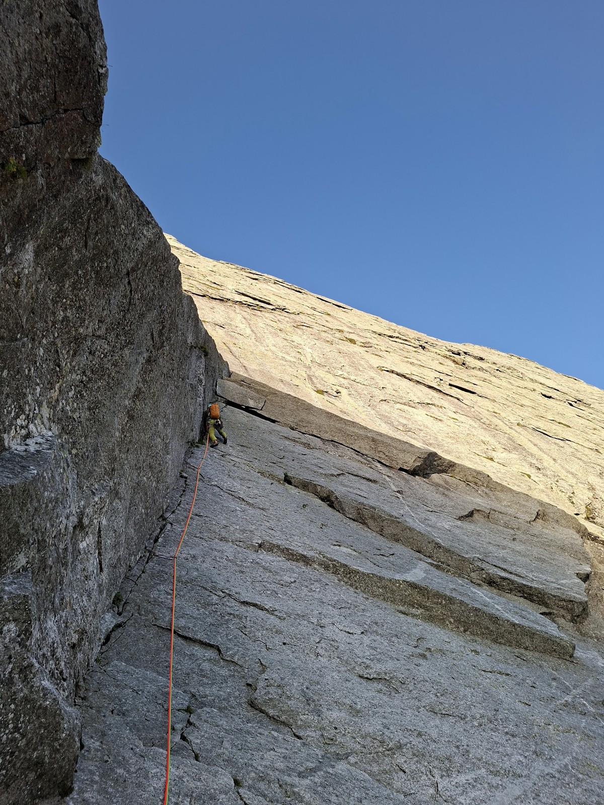 Piz Badile Via Cassin (07) Prvé dlžky
